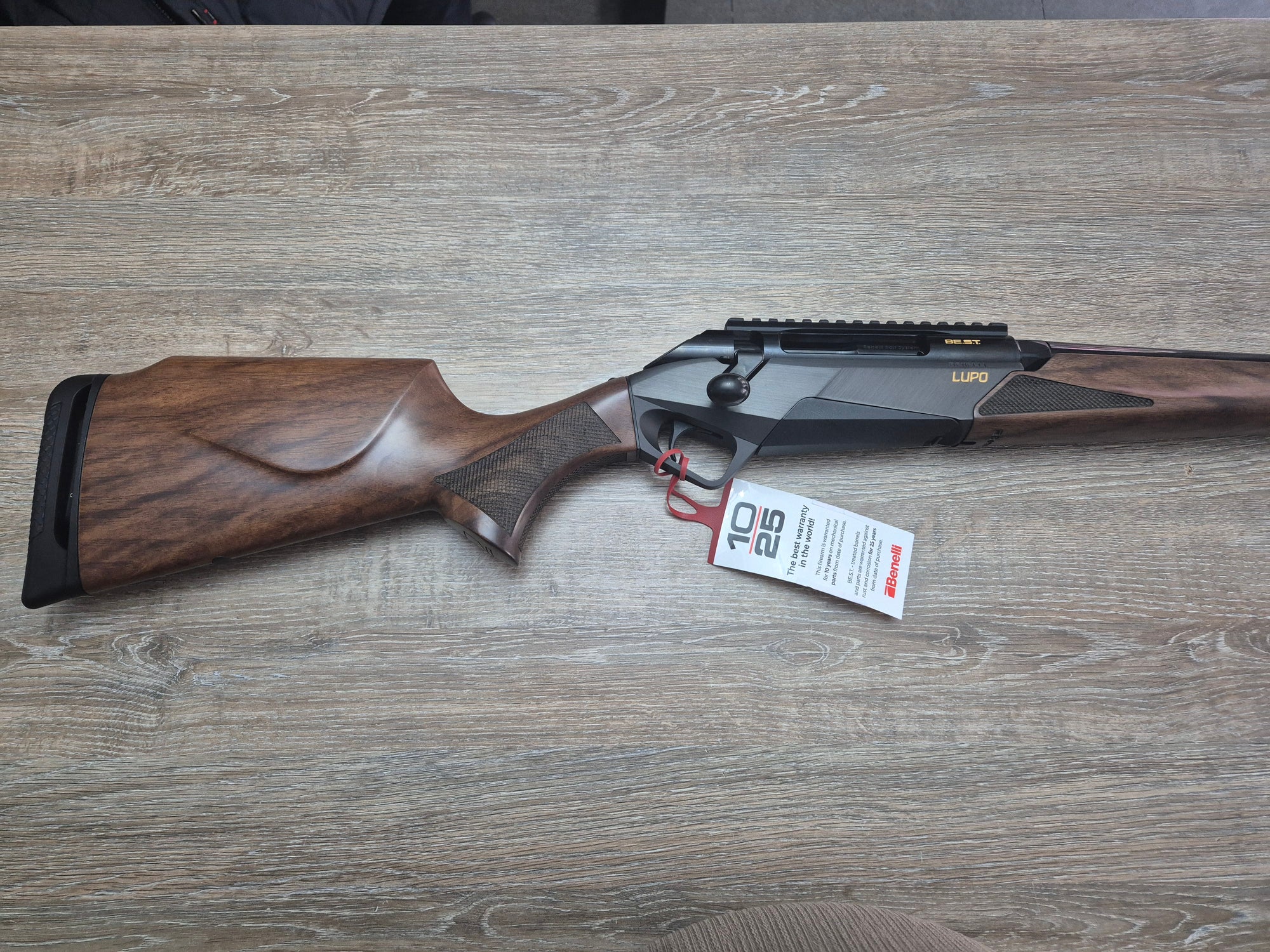Carabina Benelli Lupo cal 300 win mag, 61cm, pat lemn