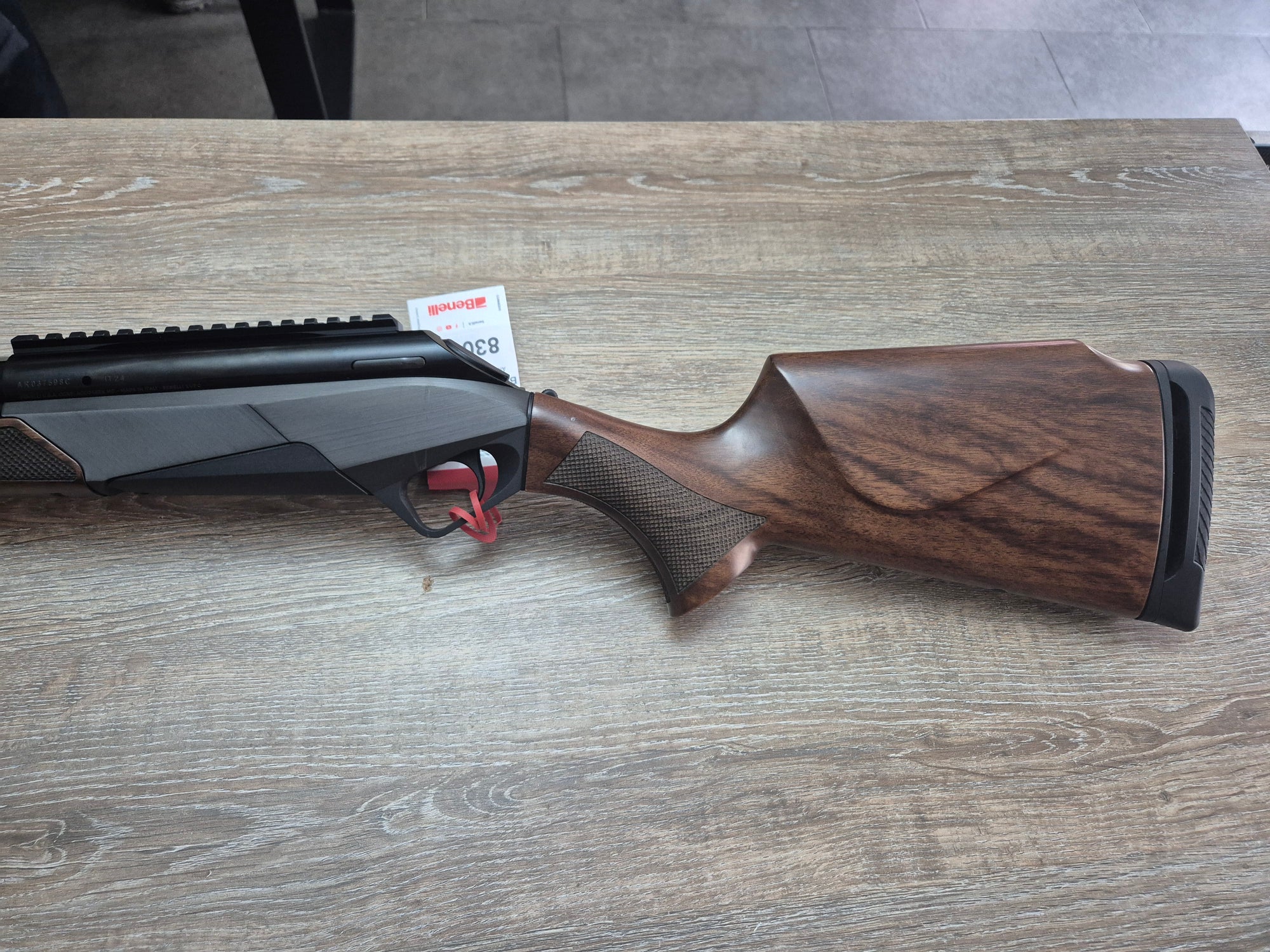 Carabina Benelli Lupo cal 300 win mag, 61cm, pat lemn