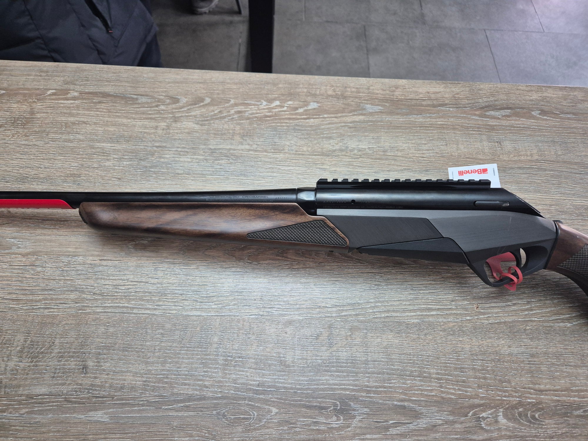 Carabina Benelli Lupo cal 300 win mag, 61cm, pat lemn