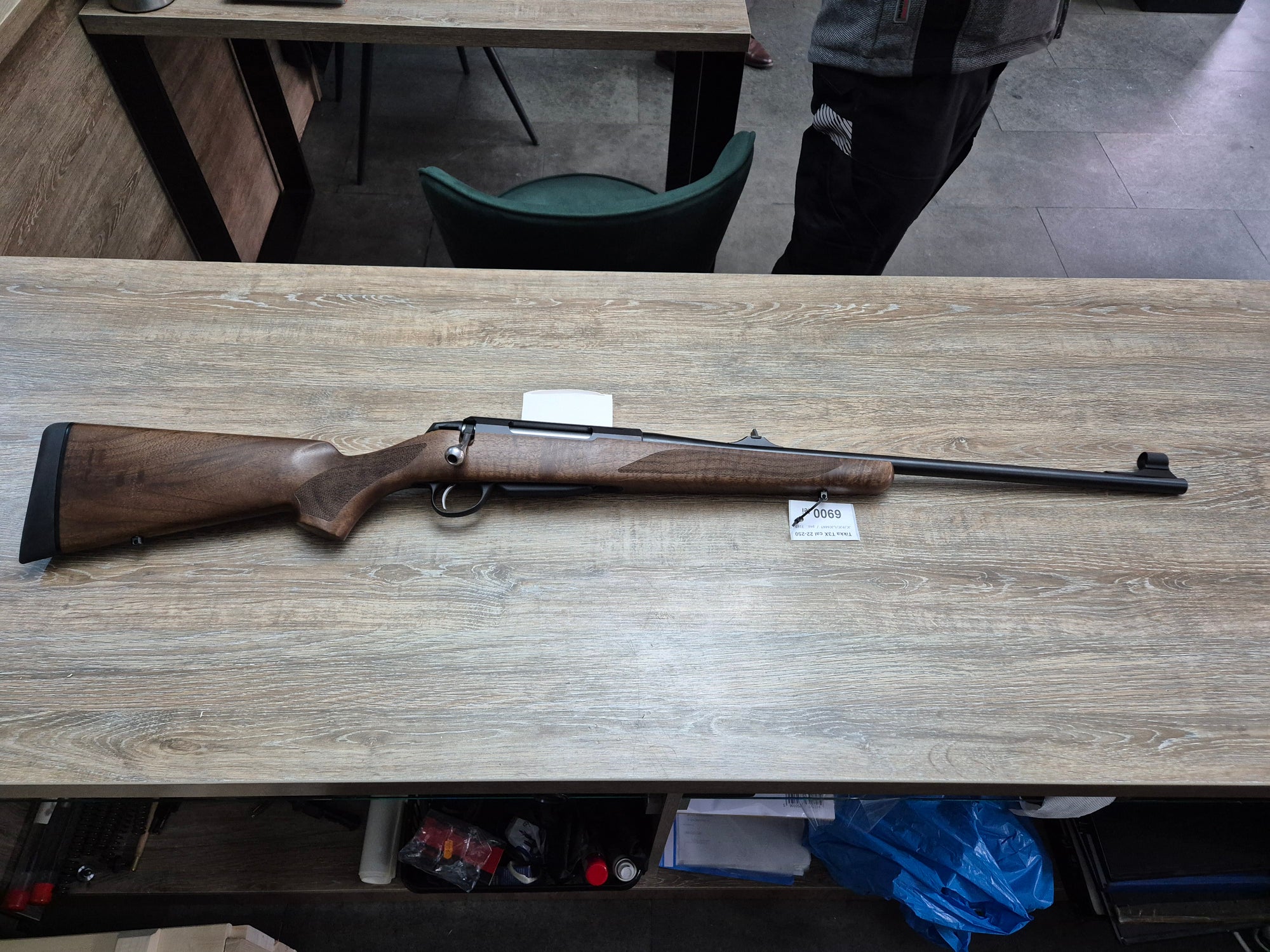 Carabina Tikka T3X Hunter, cal 22-250 rem, 57cm, pat lemn