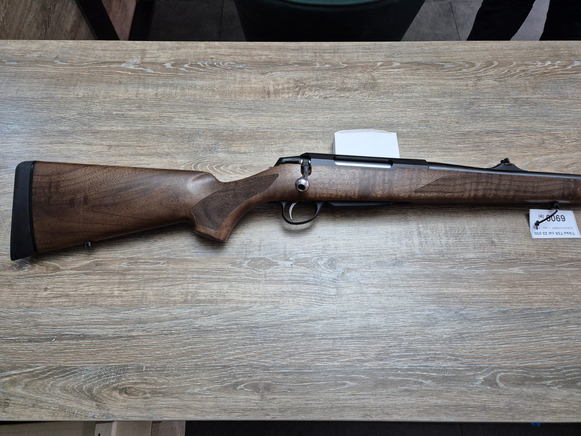 Carabina Tikka T3X Hunter, cal 22-250 rem, 57cm, pat lemn