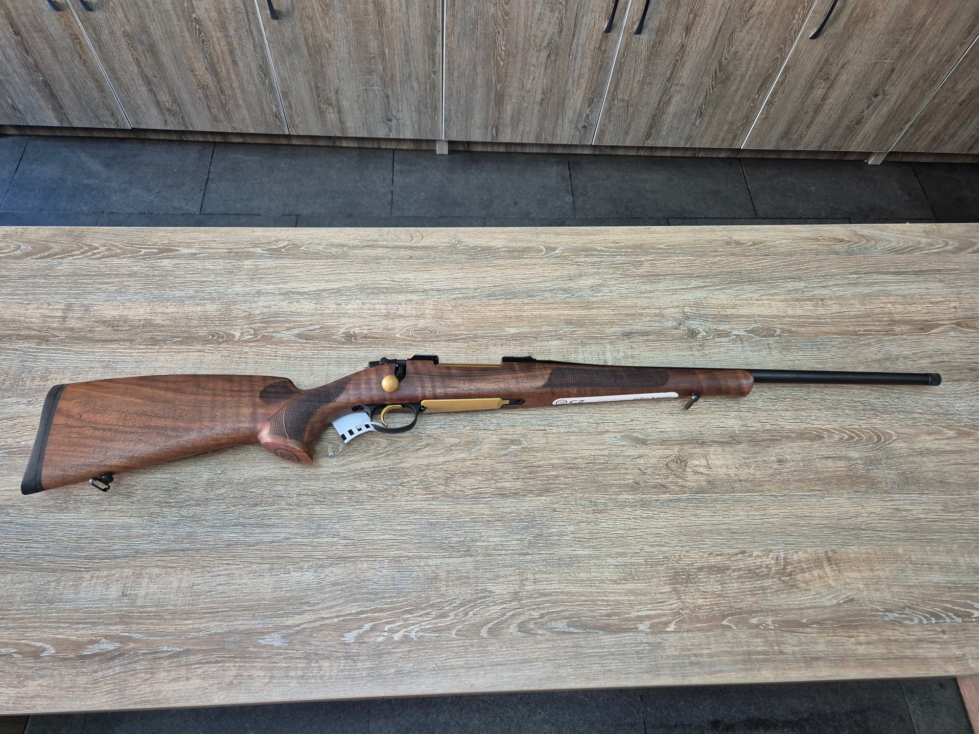 Carabina CZ 557 Lux editie limitata a 85-a aniversare, cal 30-06, pat lemn