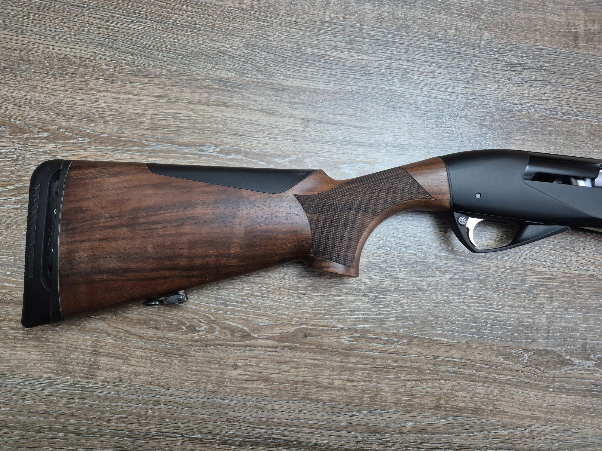 Lisa semiautomata Benelli Raffaello Black, cal 12/76, 70cm, pat lemn