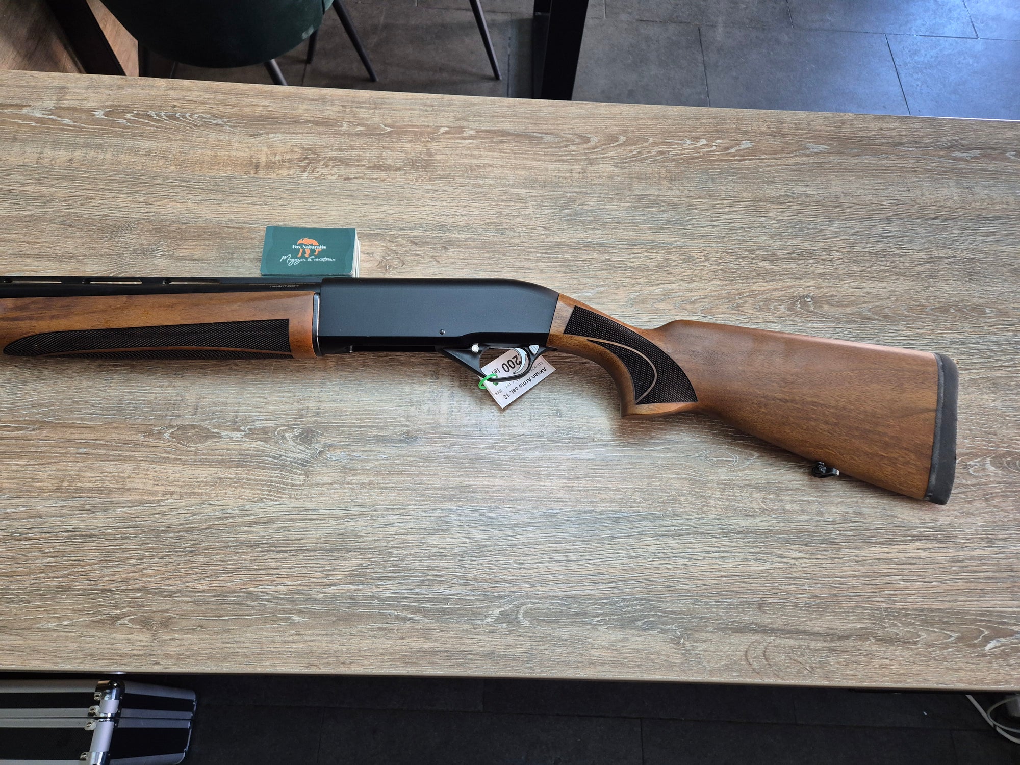 Lisa semiautomata Aksan Arms, cal 12/76, 71cm, pat lemn