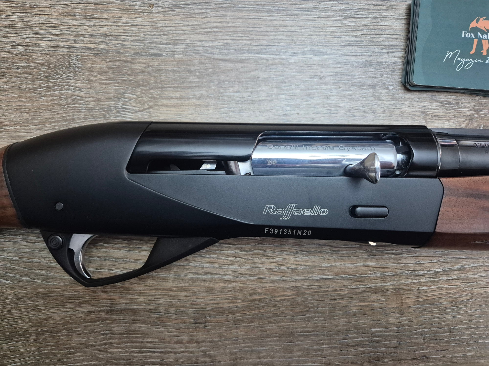 Lisa semiautomata Benelli Raffaello Black, cal 12/76, 70cm, pat lemn