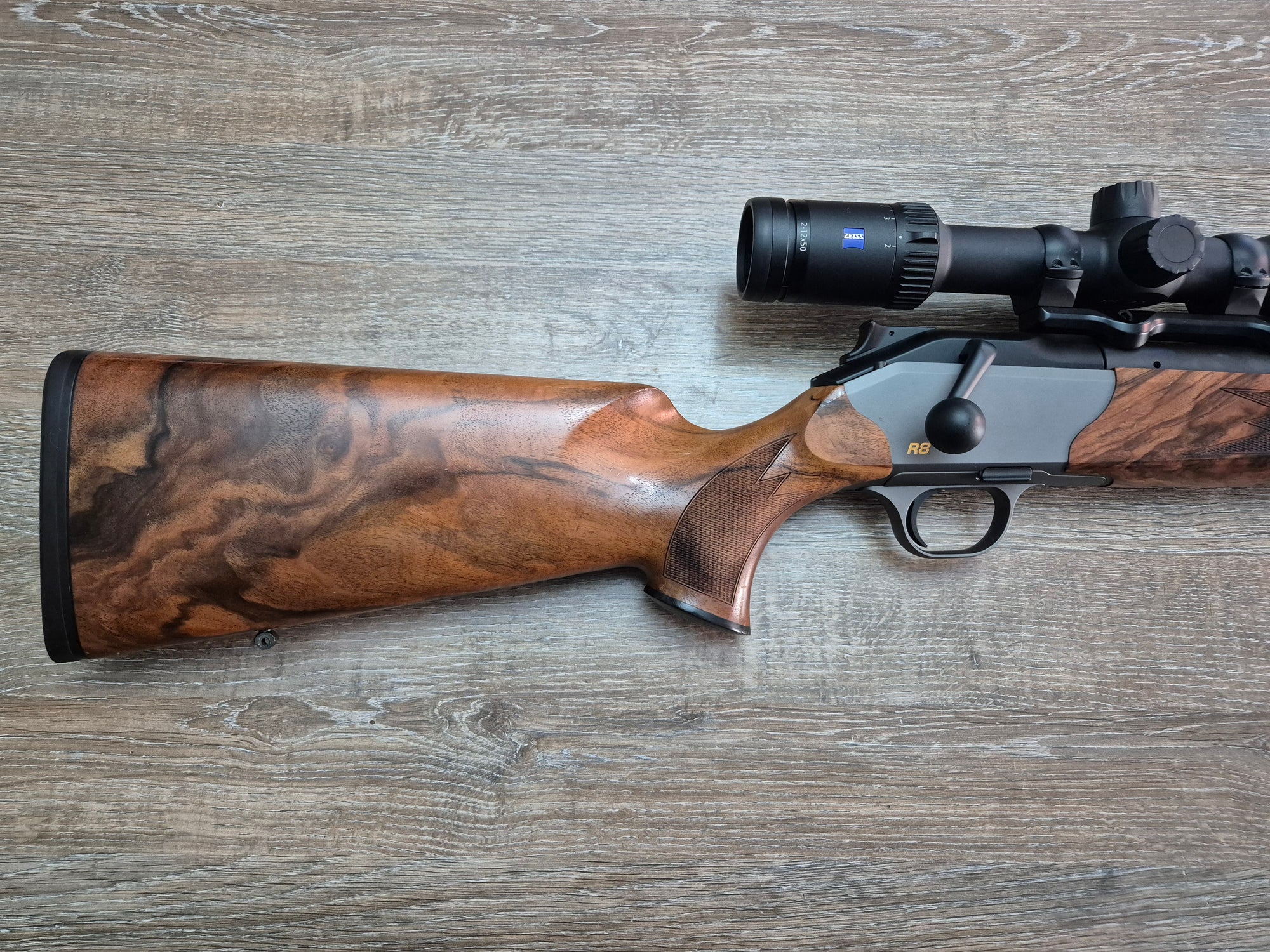 Carabina Blaser R8, cal 300 win mag, 65cm, pat lemn, luneta Zeiss V6 2-12x50