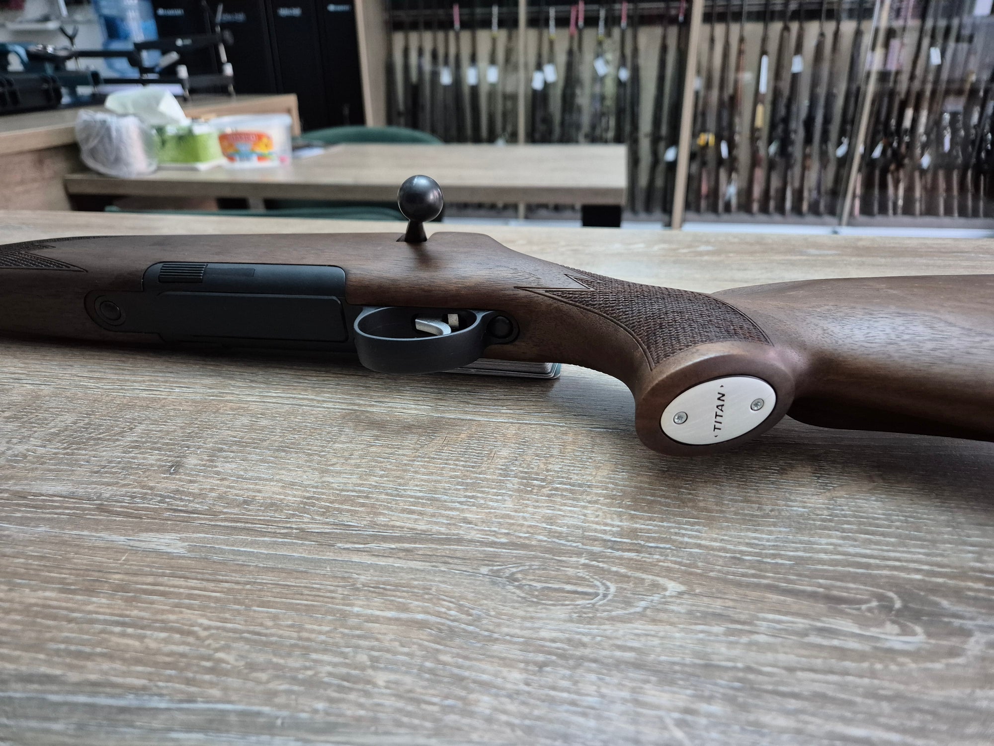 Carabina stangaci Roessler Titan 6, cal 243 win, 56cm, pat lemn