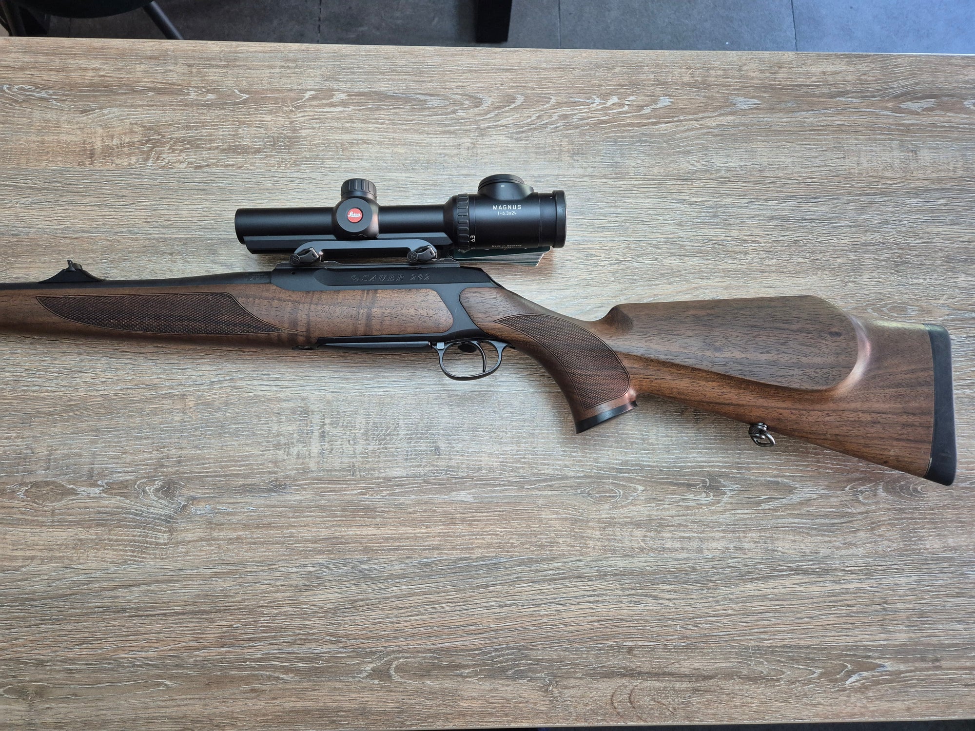 Carabina Sauer 202, cal 9.3x62, 51.5cm, luneta Leica Magnus 1-6.3x24