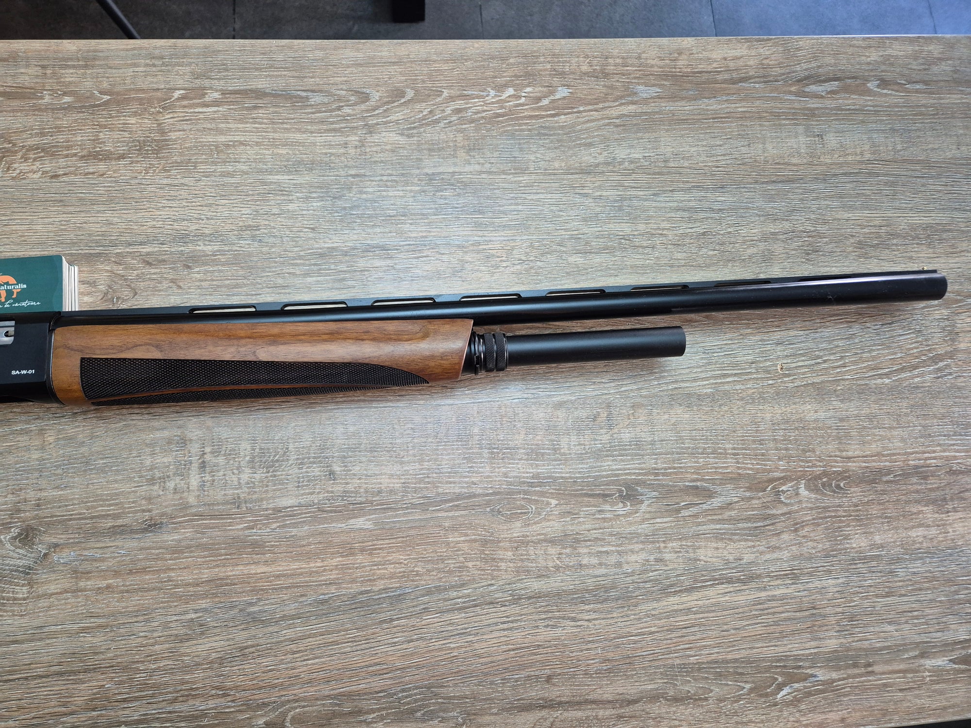 Lisa semiautomata Aksan Arms, cal 12/76, 71cm, pat lemn