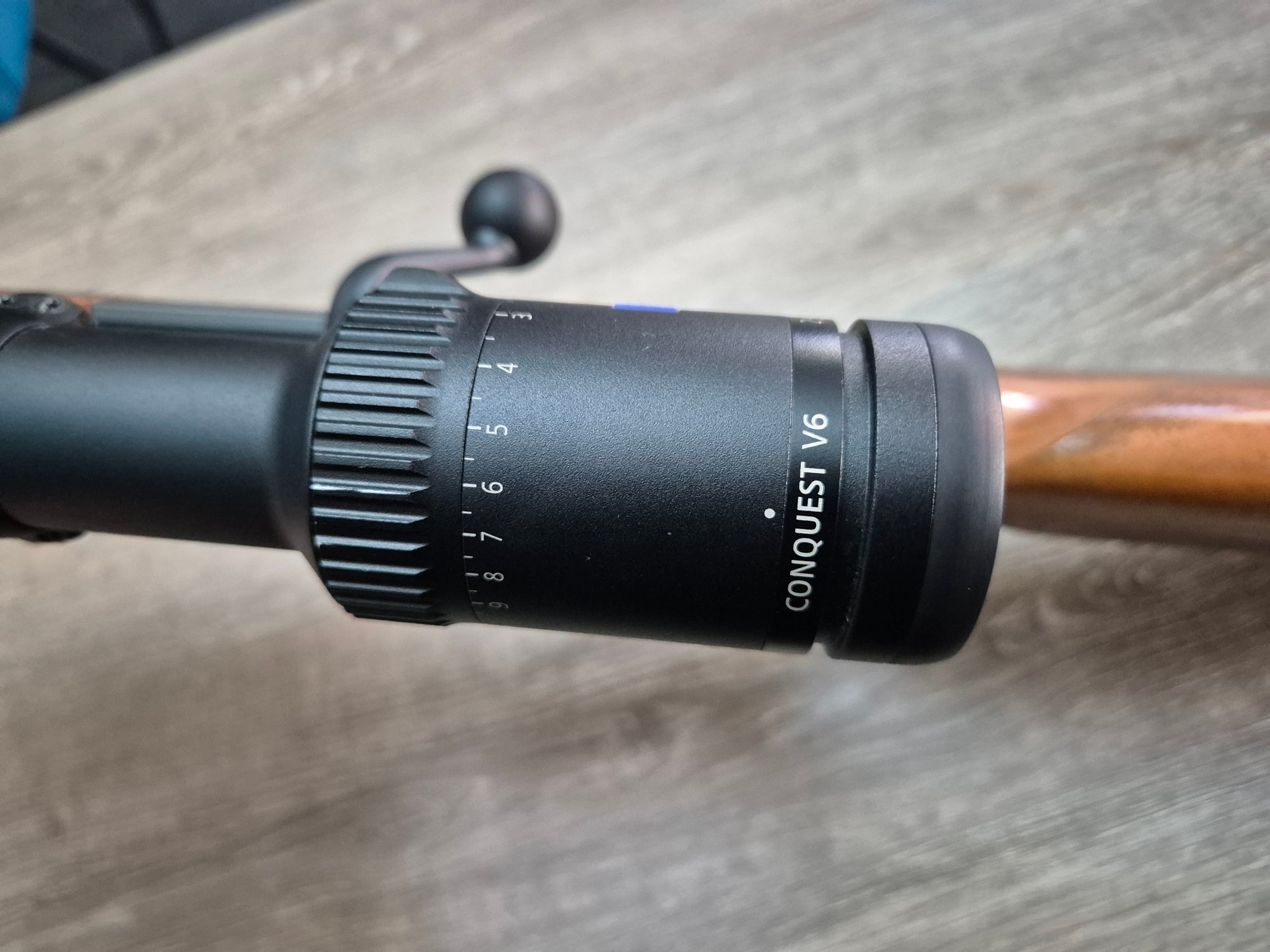 Carabina Blaser R8, cal 300 win mag, 65cm, pat lemn, luneta Zeiss V6 2-12x50