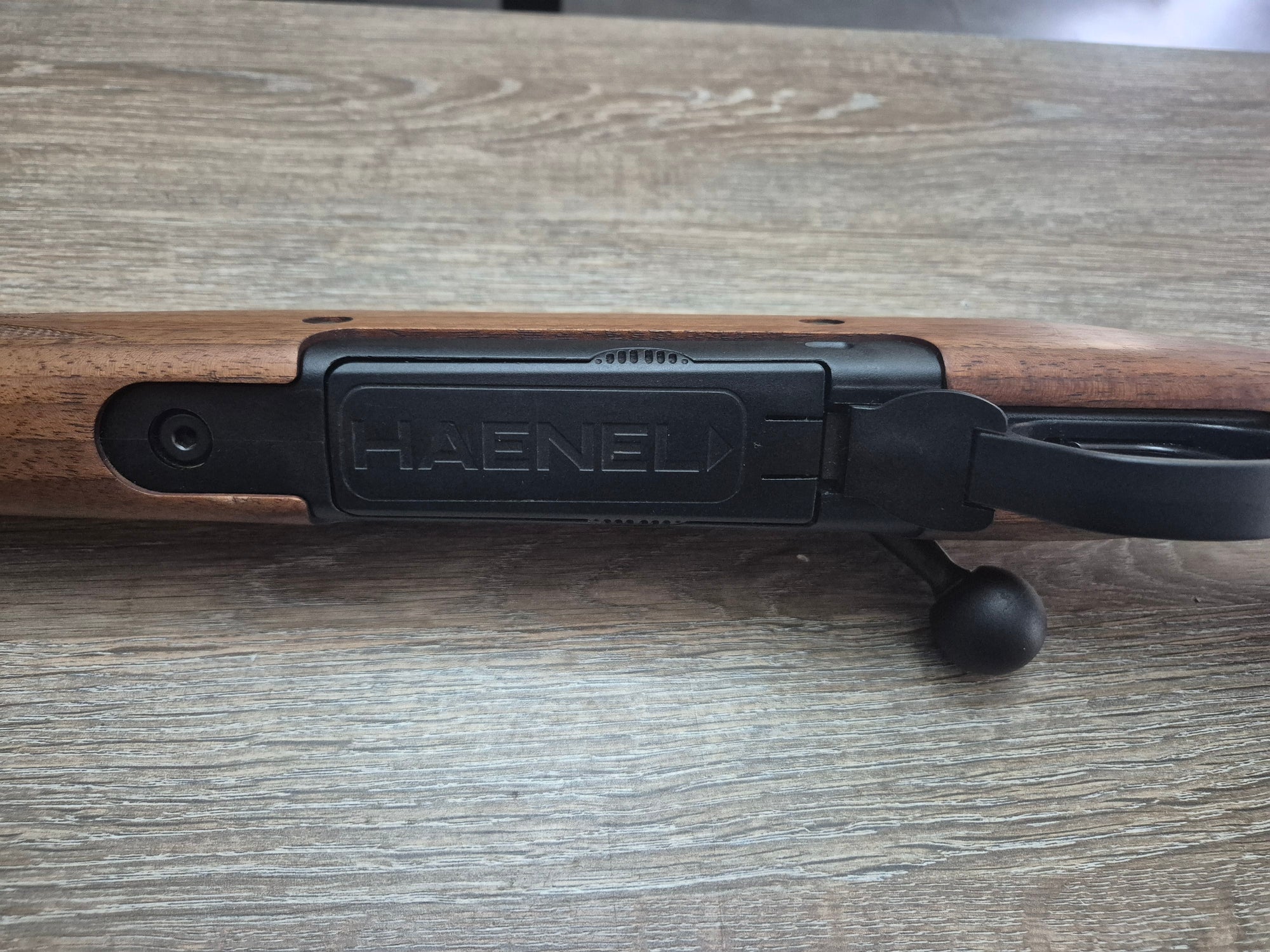 Carabina Haenel Jaeger 10, cal 7x64, 56cm, pat lemn, sina weaver inclusa