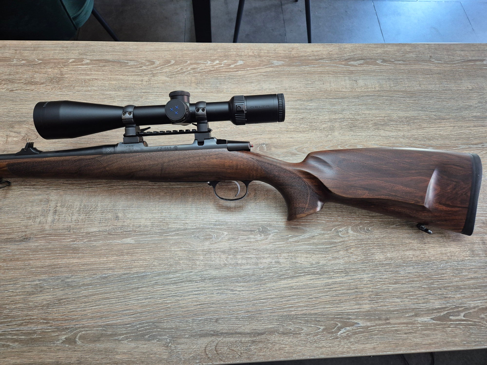 Carabina CZ 557 Lux, cal 30-06, 52cm, luneta Delta Titanium 2.5-15x50