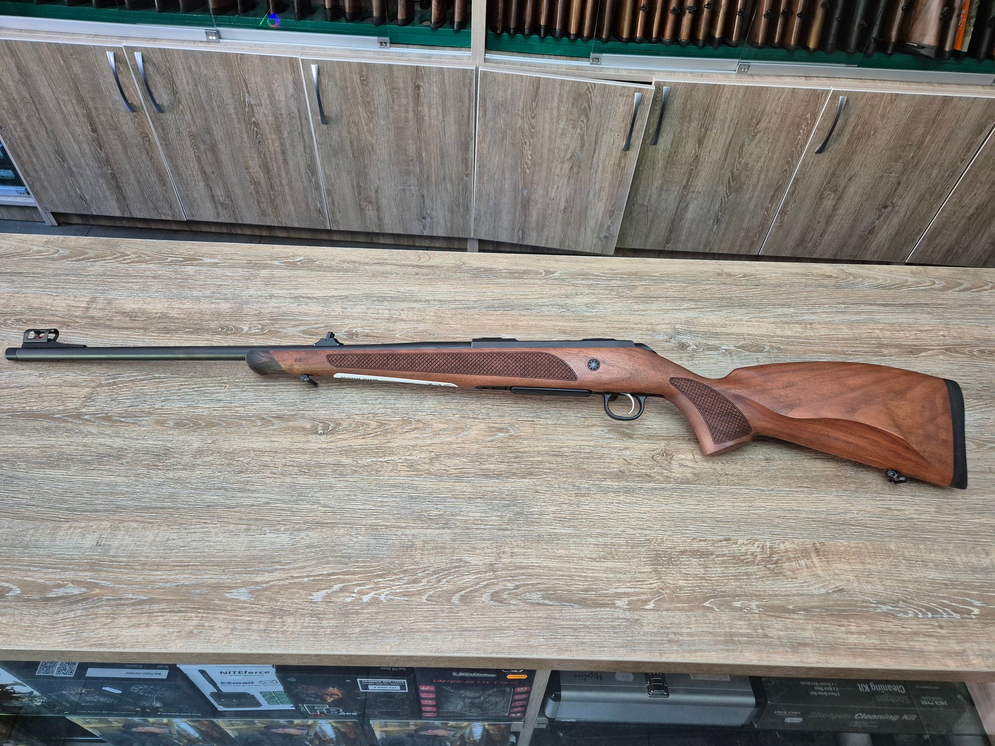 Carabina CZ 600 Lux, cal 300 win mag, 61cm, pat lemn