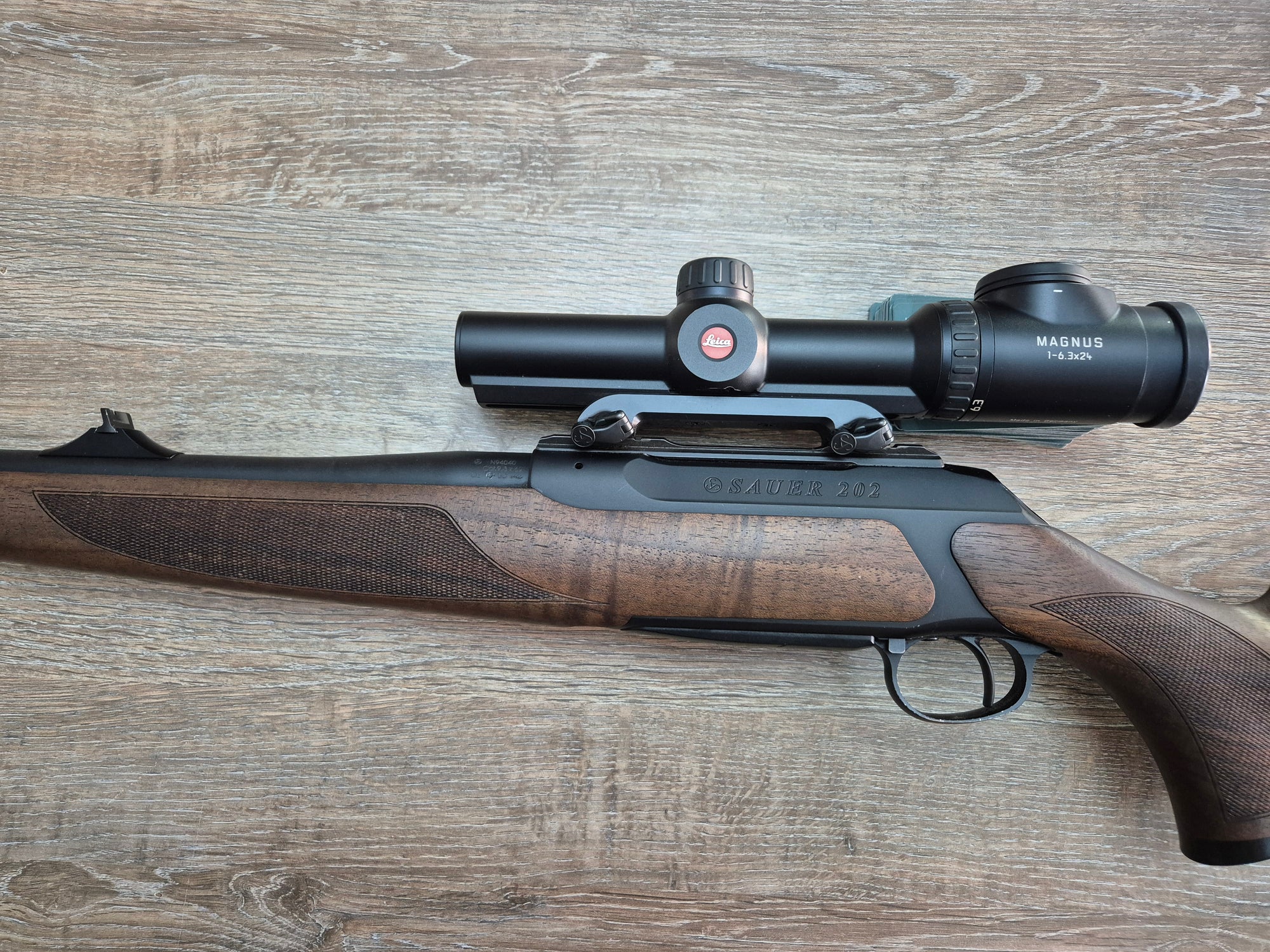 Carabina Sauer 202, cal 9.3x62, 51.5cm, luneta Leica Magnus 1-6.3x24