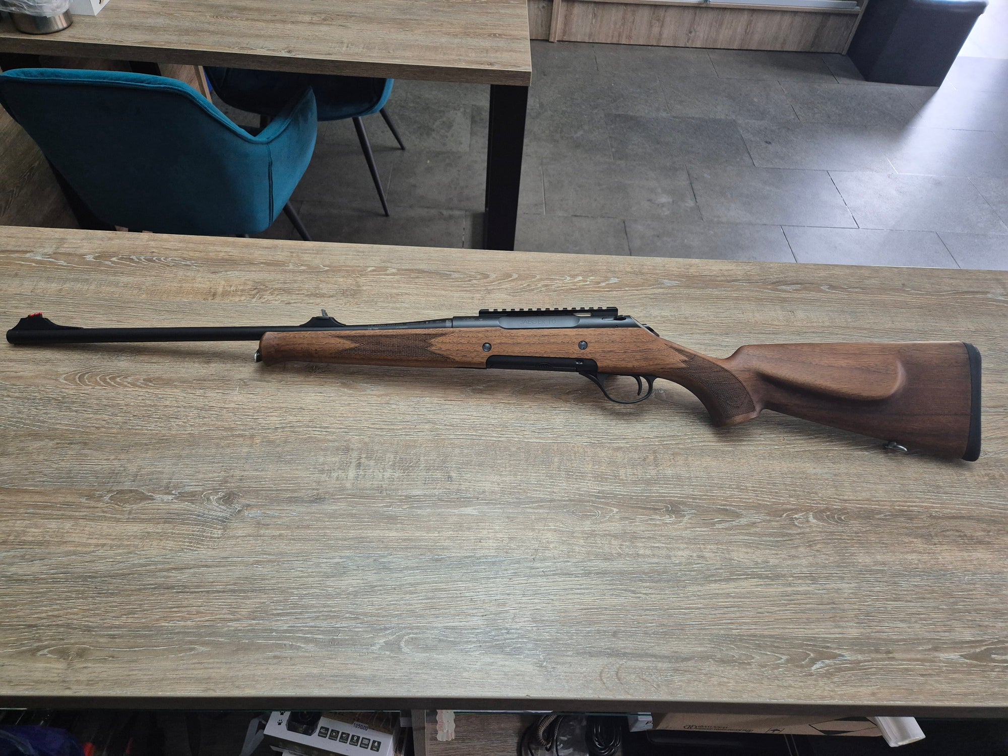 Carabina Haenel Jaeger 10, cal 7x64, 56cm, pat lemn, sina weaver inclusa