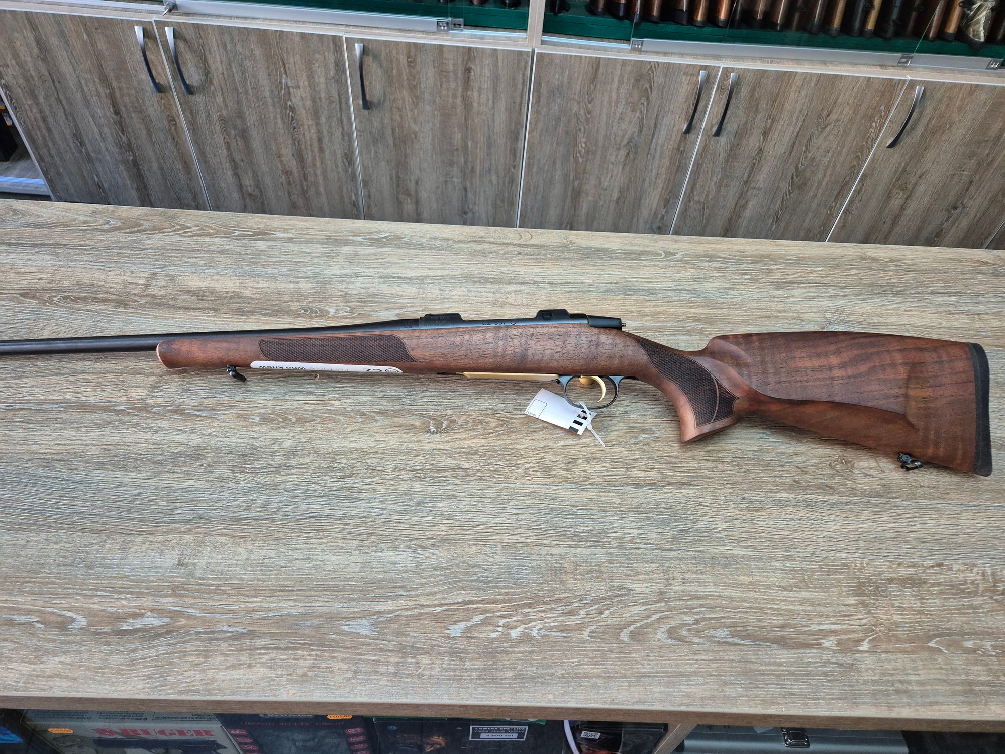 Carabina CZ 557 Lux editie limitata a 85-a aniversare, cal 30-06, pat lemn