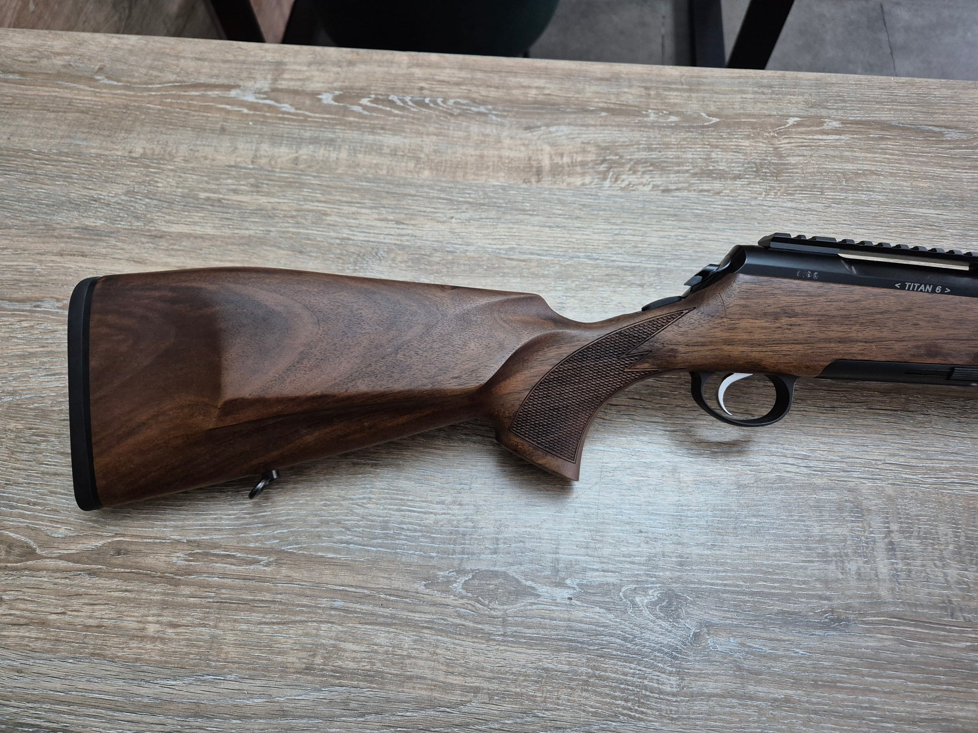 Carabina stangaci Roessler Titan 6, cal 243 win, 56cm, pat lemn