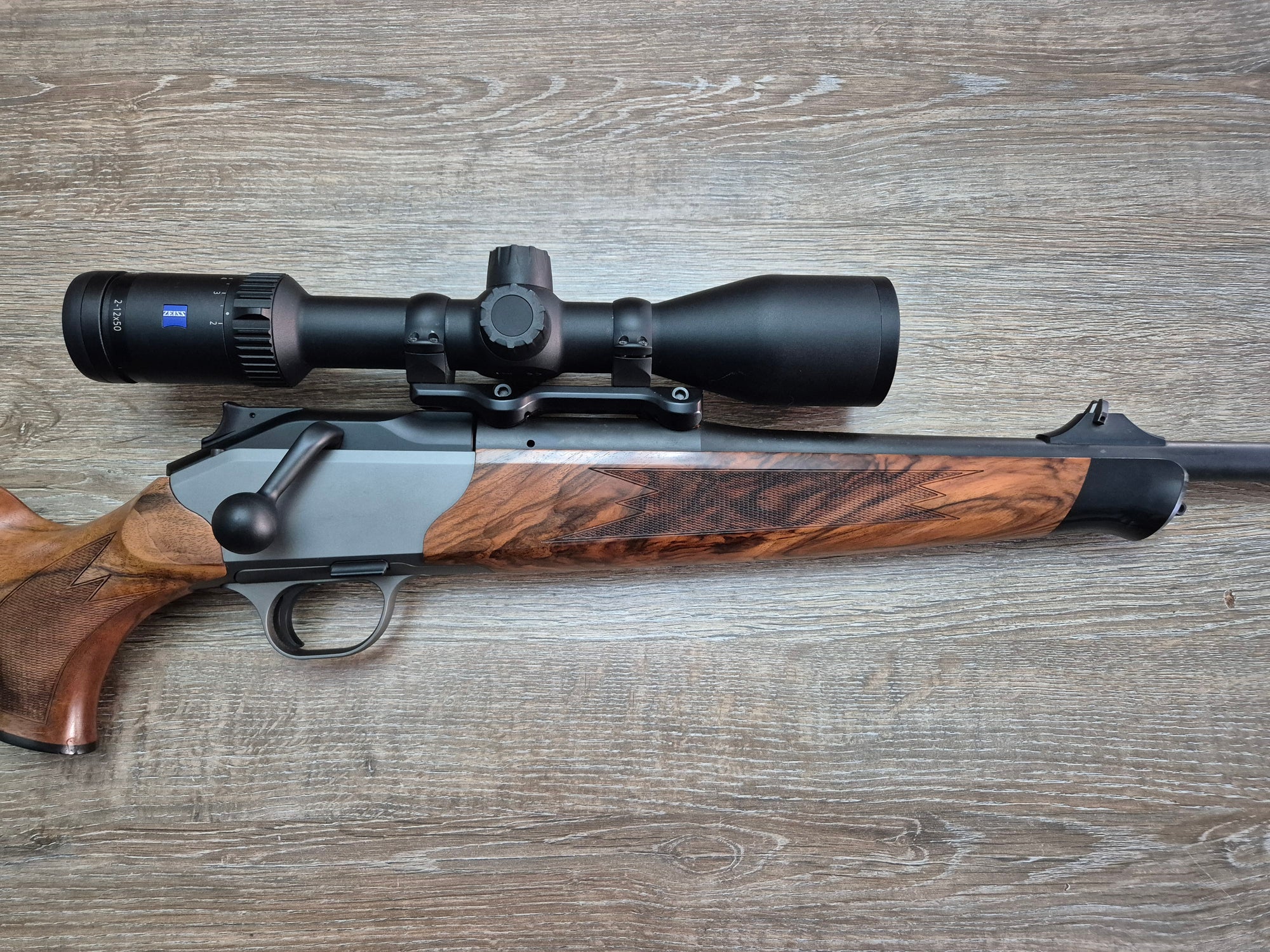 Carabina Blaser R8, cal 300 win mag, 65cm, pat lemn, luneta Zeiss V6 2-12x50