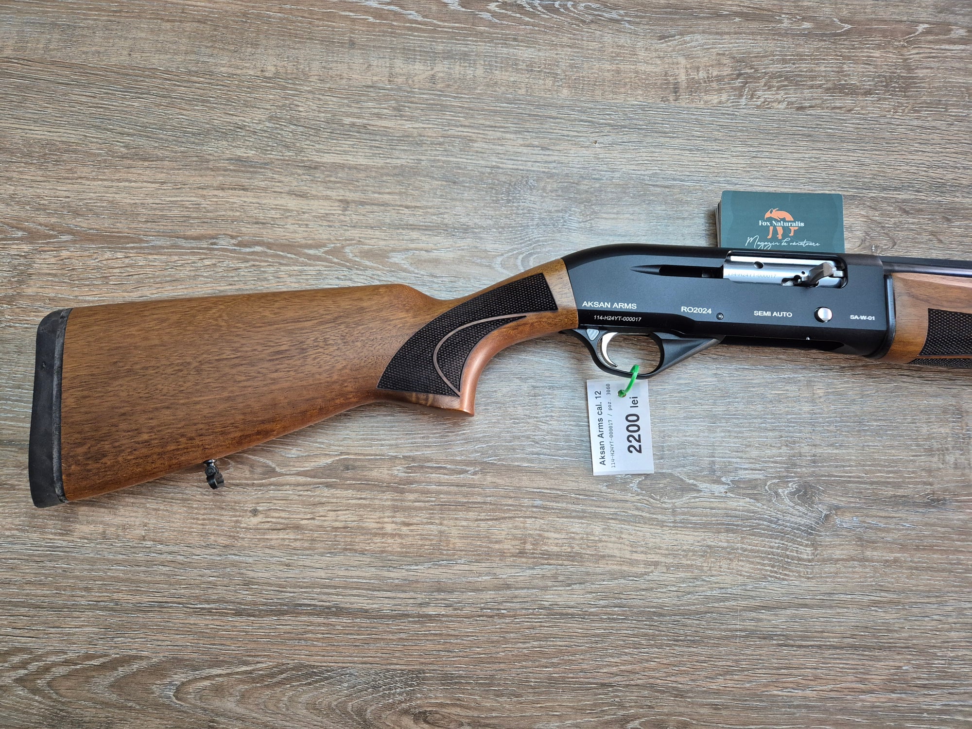 Lisa semiautomata Aksan Arms, cal 12/76, 71cm, pat lemn