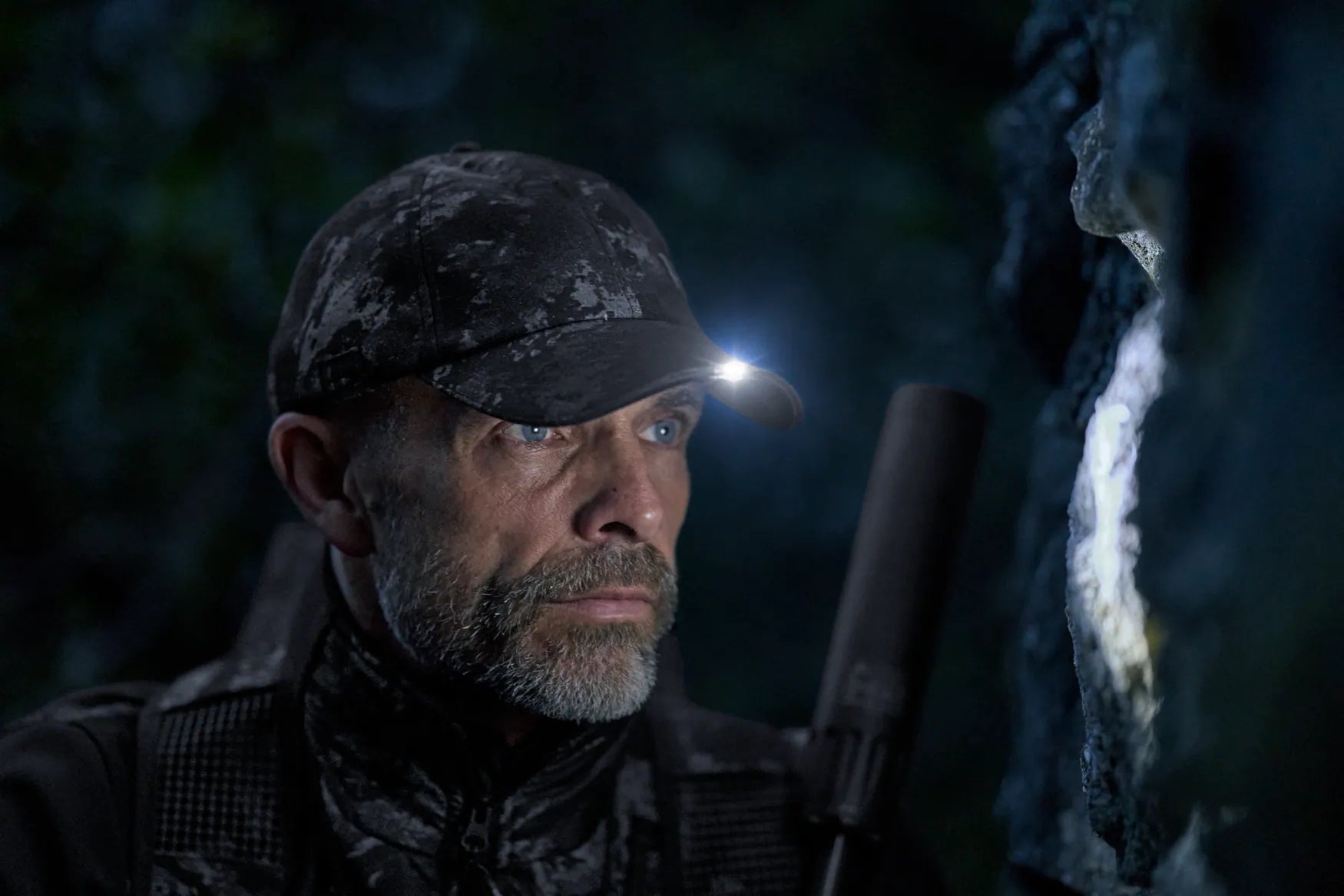 Sapca Harkila NOCTYX camo light cap, lumina LED