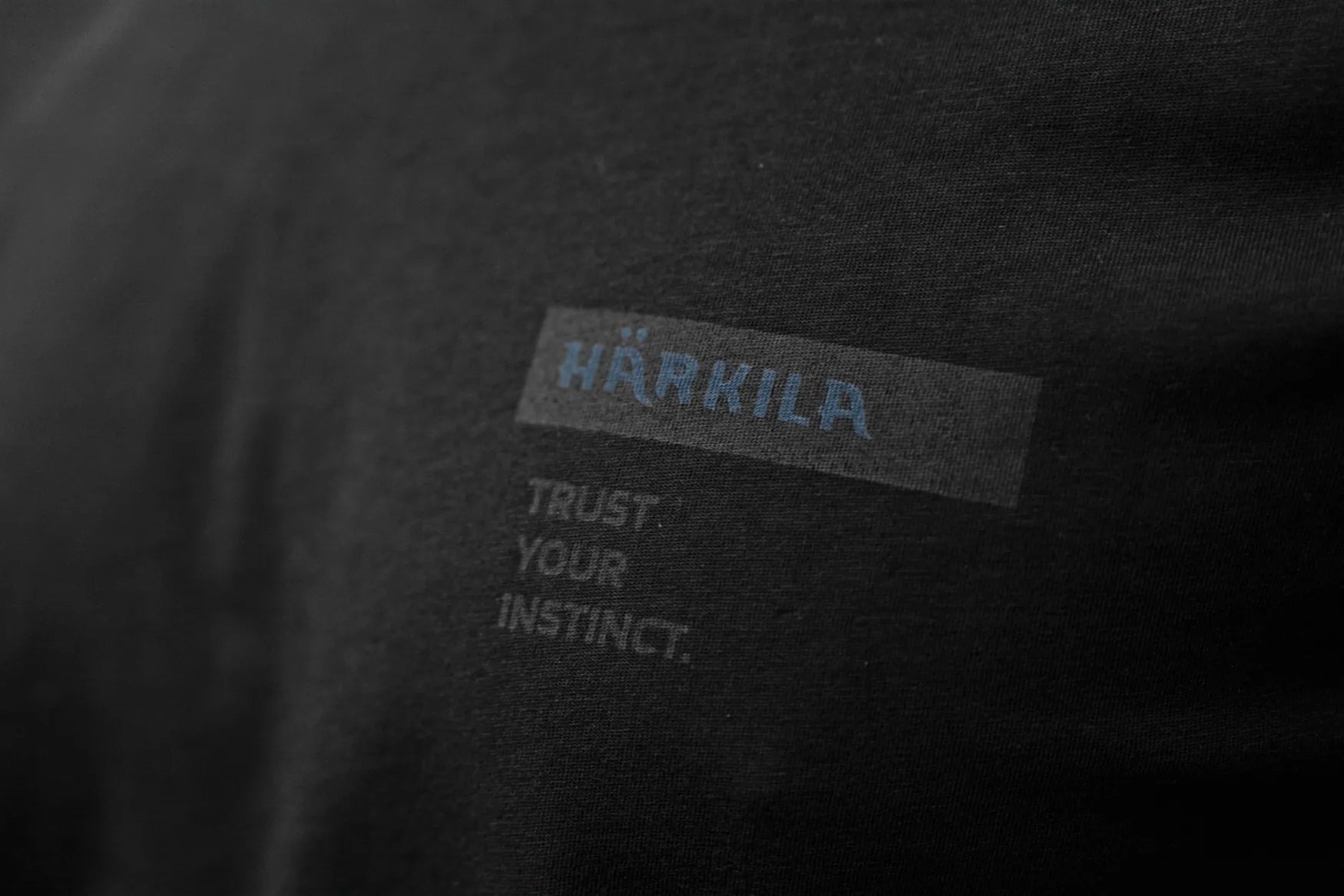Tricou Harkila logo band,Anthracite/sea blue