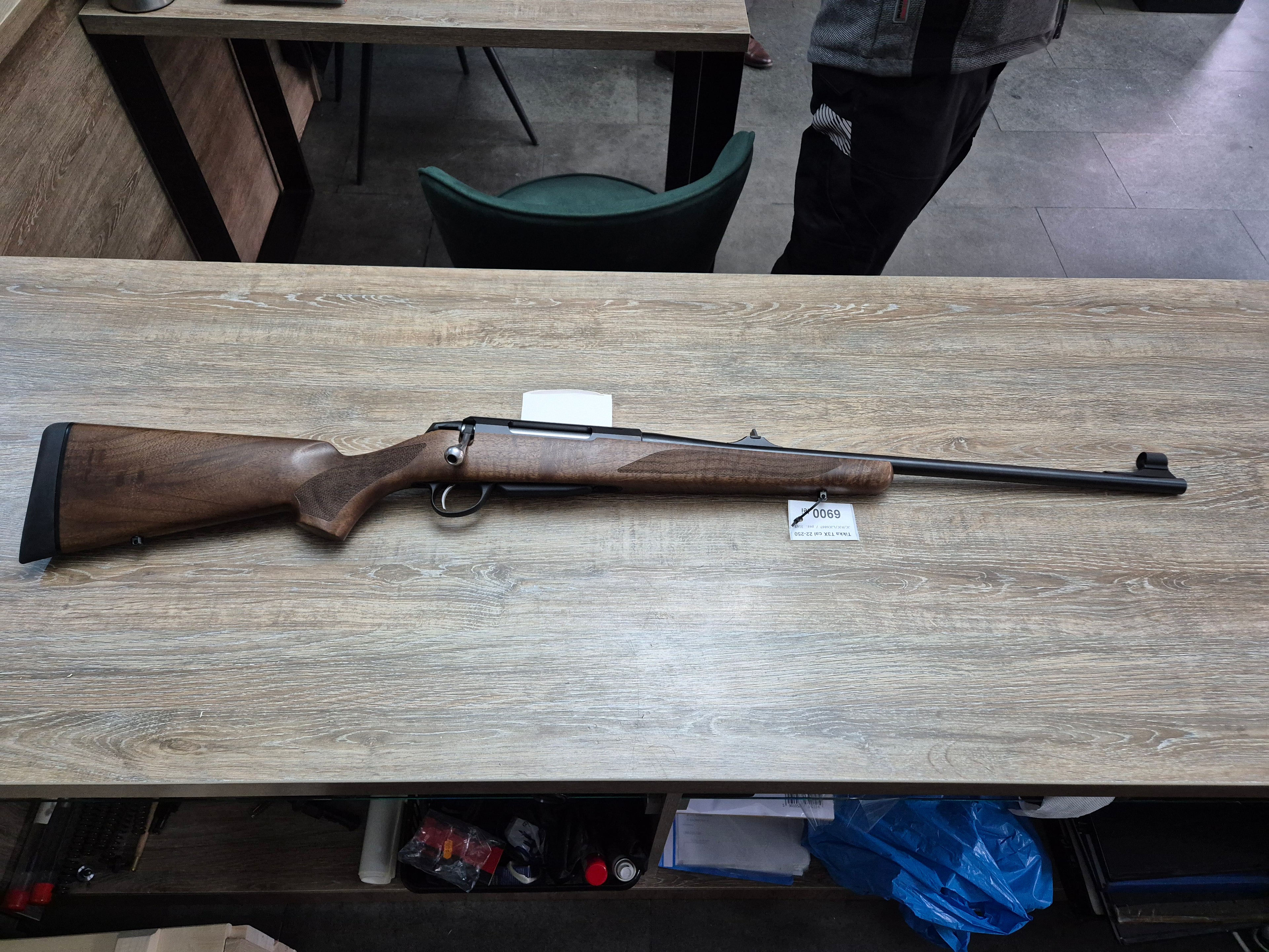 Carabina Tikka T3X Hunter, cal 22-250 rem, 57cm, pat lemn