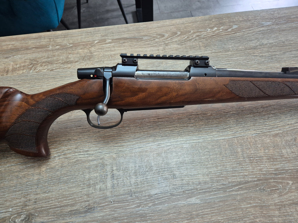 Carabina CZ 550, cal 30-06, teava 60cm, cătări, pat lemn