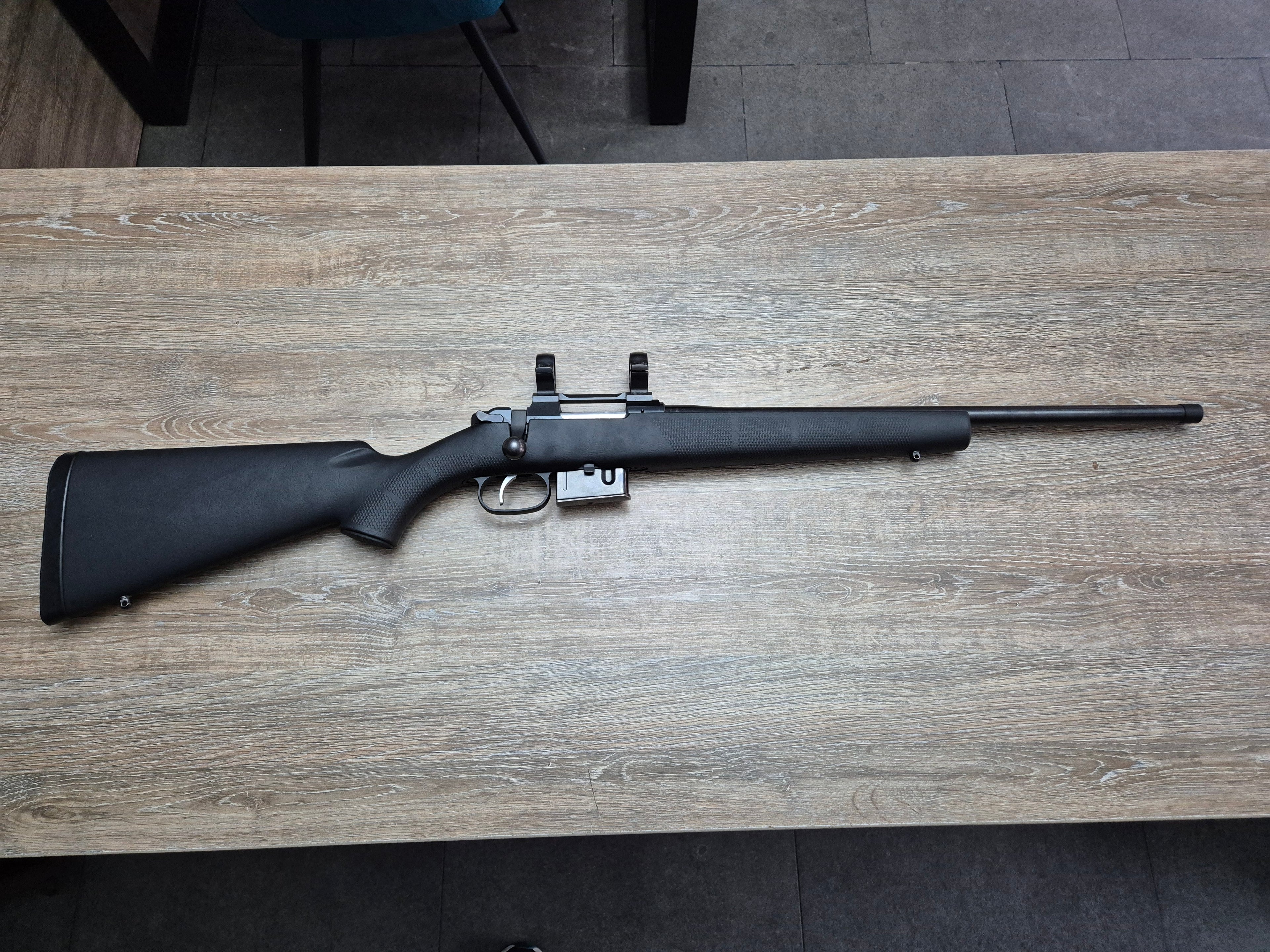 Carabina CZ 527, cal 223 rem, 47.5cm, pat sintetic, montura