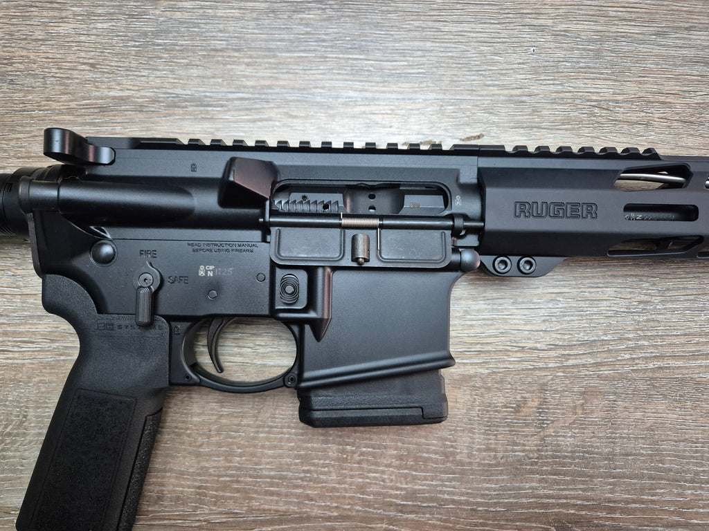 Carabina semiauto Ruger AR-556, cal 223 rem, stil tactic, pentru vanatoare