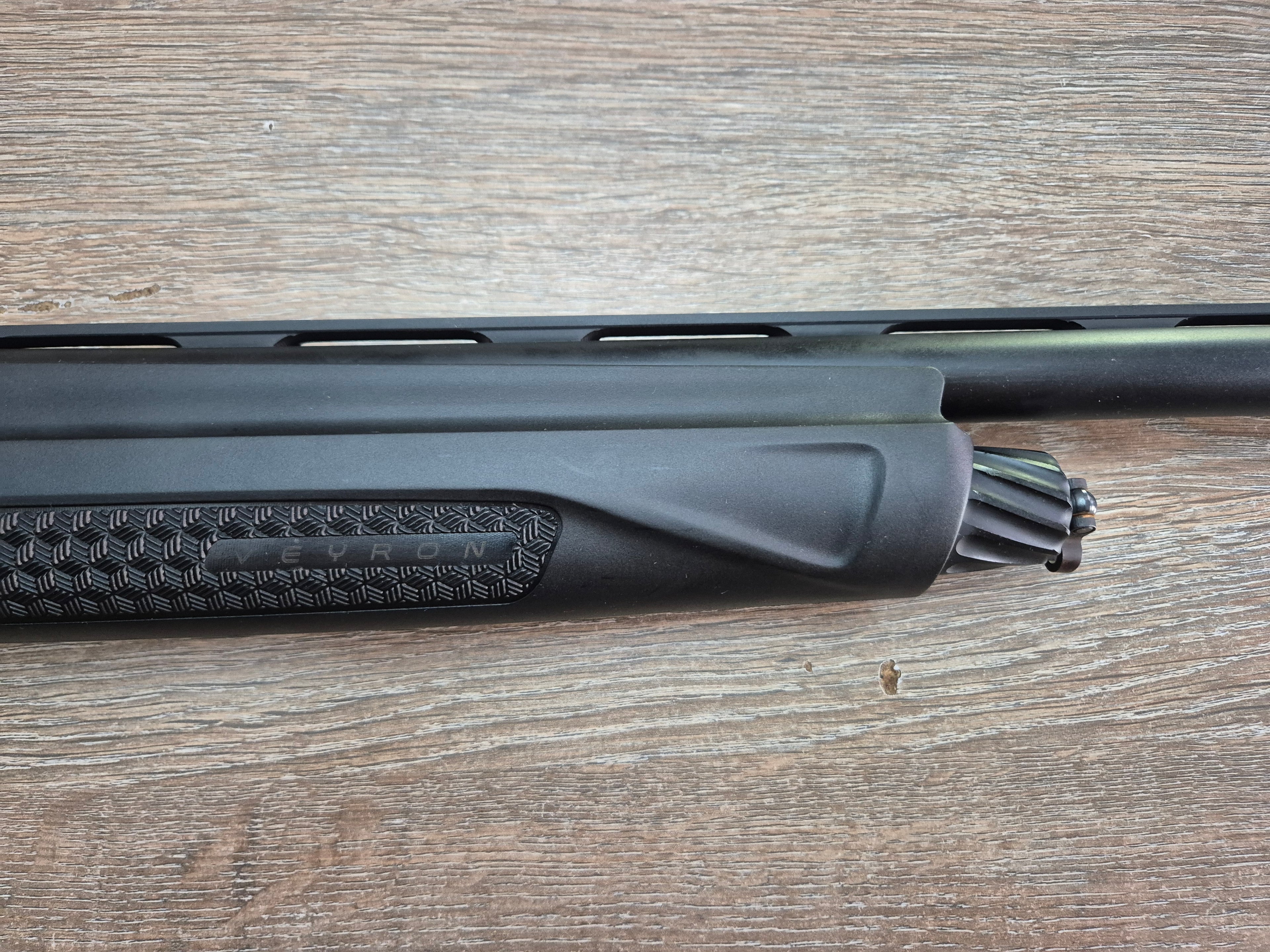 Lisa semiauto Huglu Veyron, cal 12, cu teava de rezerva de slug, pat sintetic