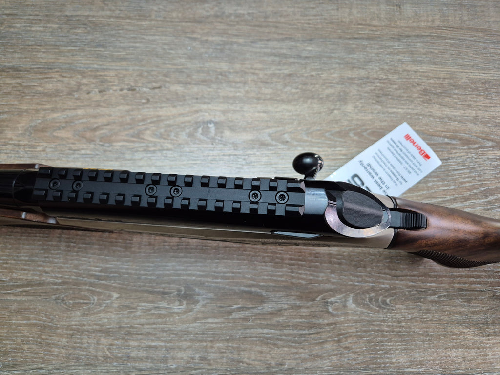 Carabina Benelli Lupo Deluxe cal 300 win mag, 61cm, pat lemn, gravuri