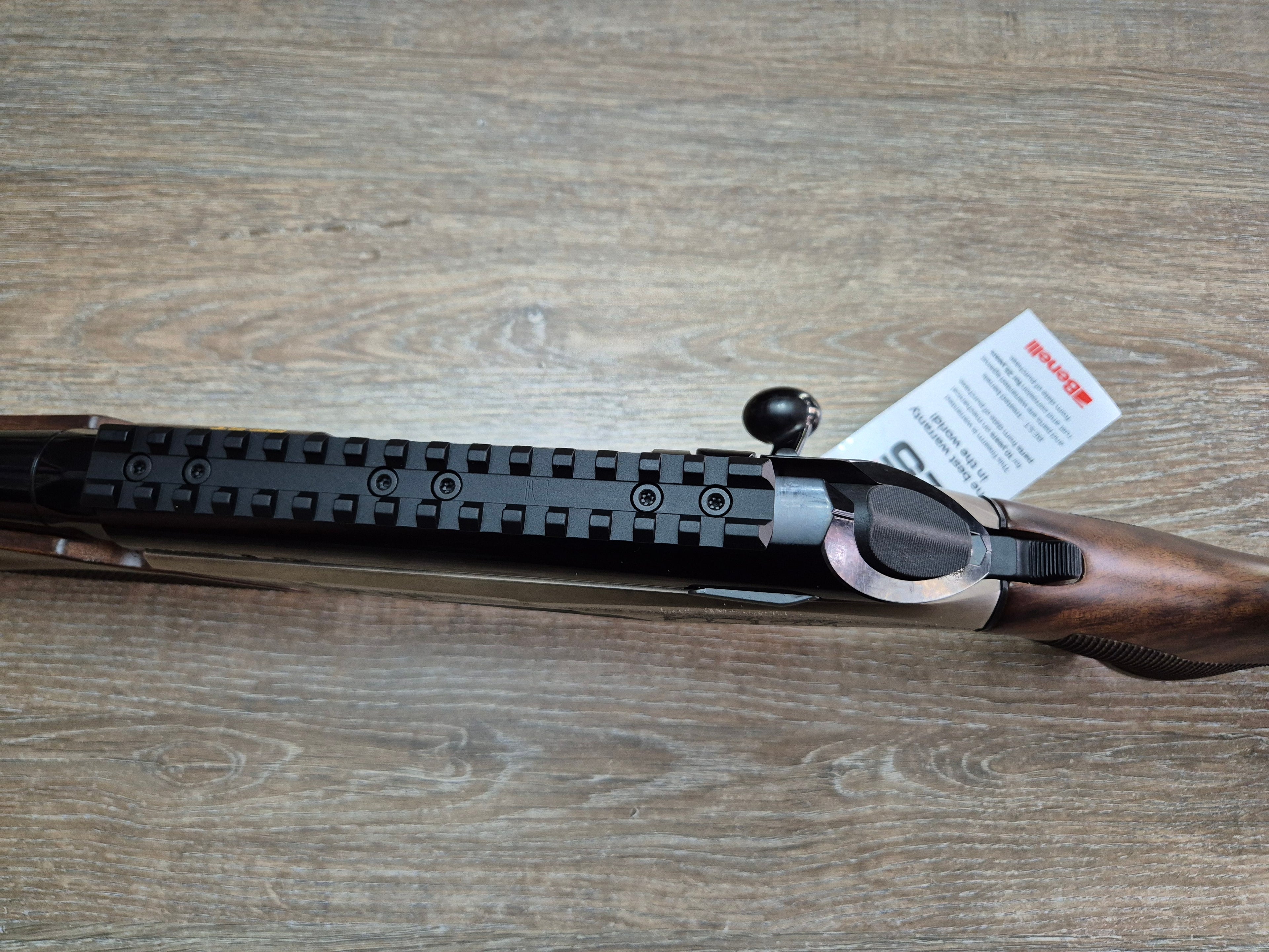 Carabina Benelli Lupo Deluxe cal 300 win mag, 61cm, pat lemn, gravuri