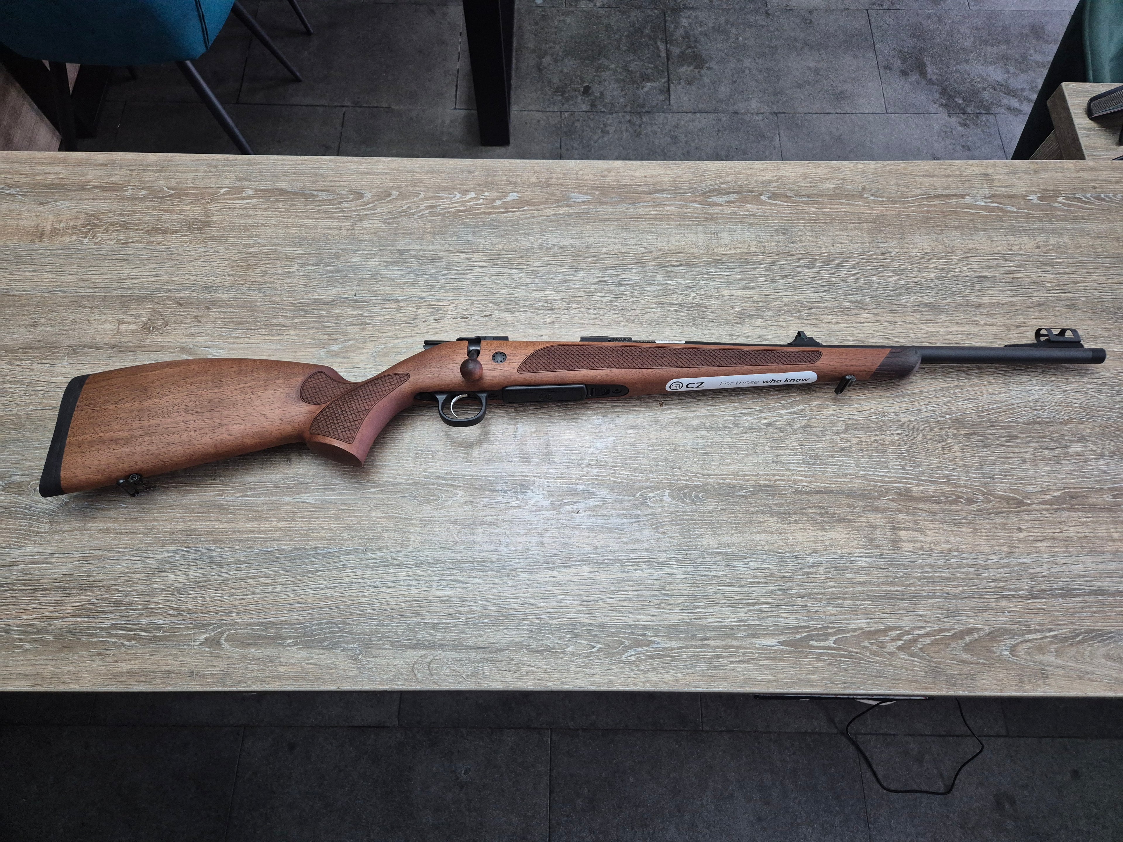 Carabina CZ 600 Lux, cal 308 win, 51cm, pat lemn, cătări