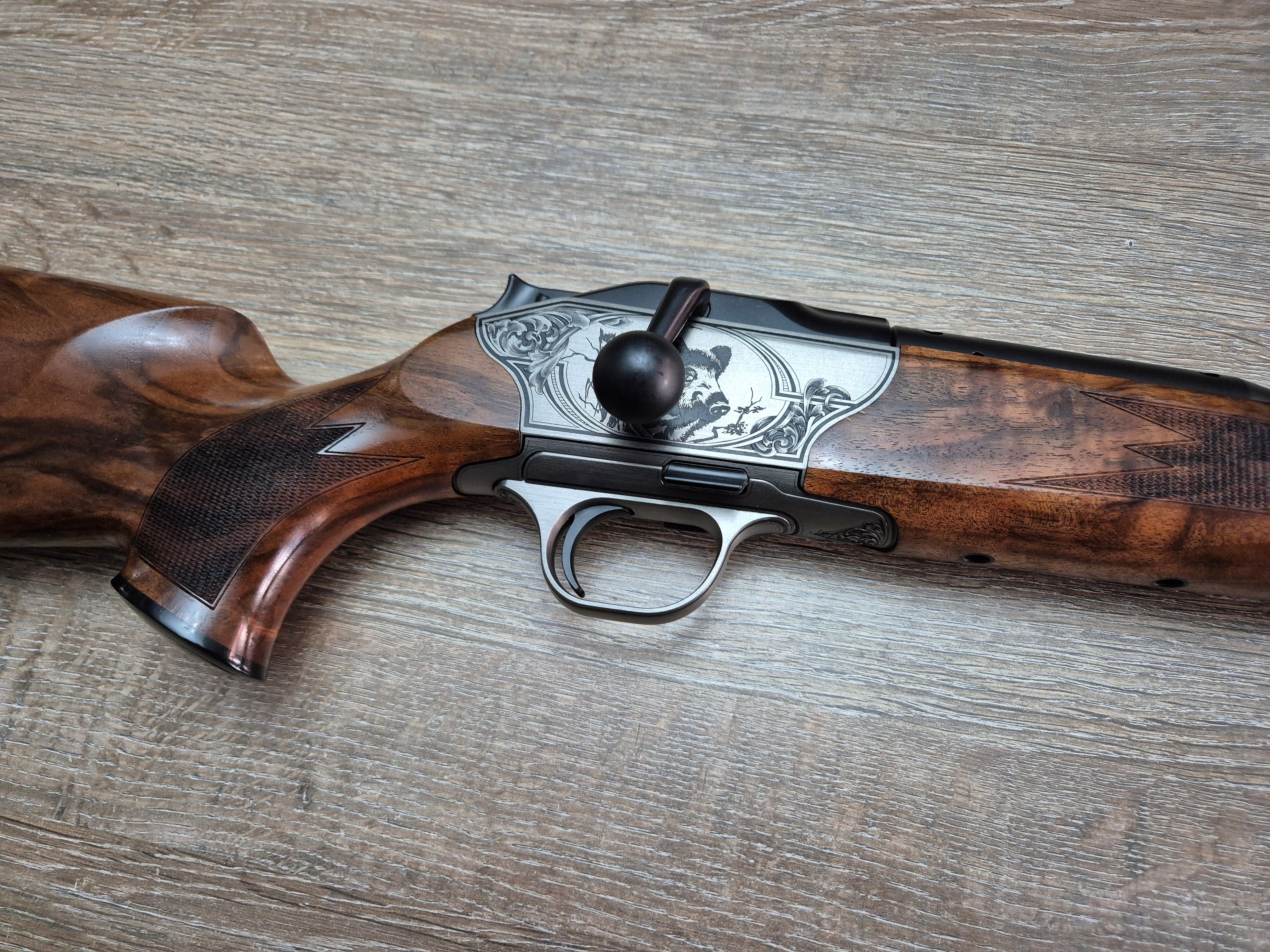 Carabina Blaser R8 Luxus, cal 300 win mag, teava 65 cm, filet