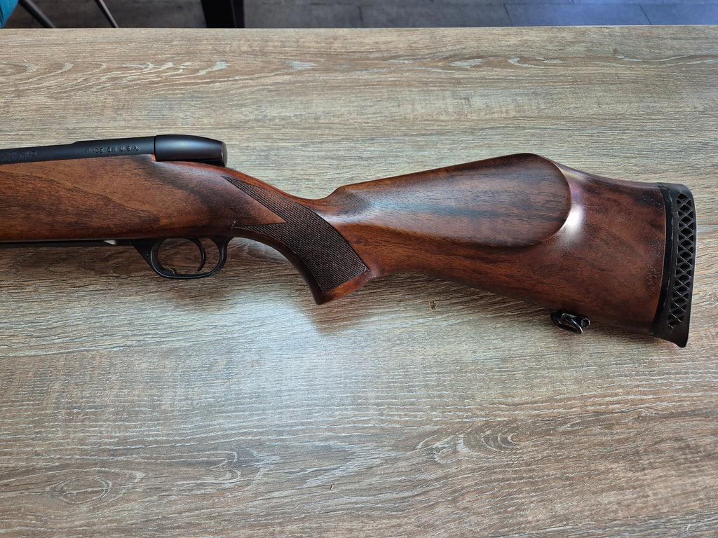 Carabina Weatherby Mark V, cal 7mm rem mag, teava 61cm, lemn