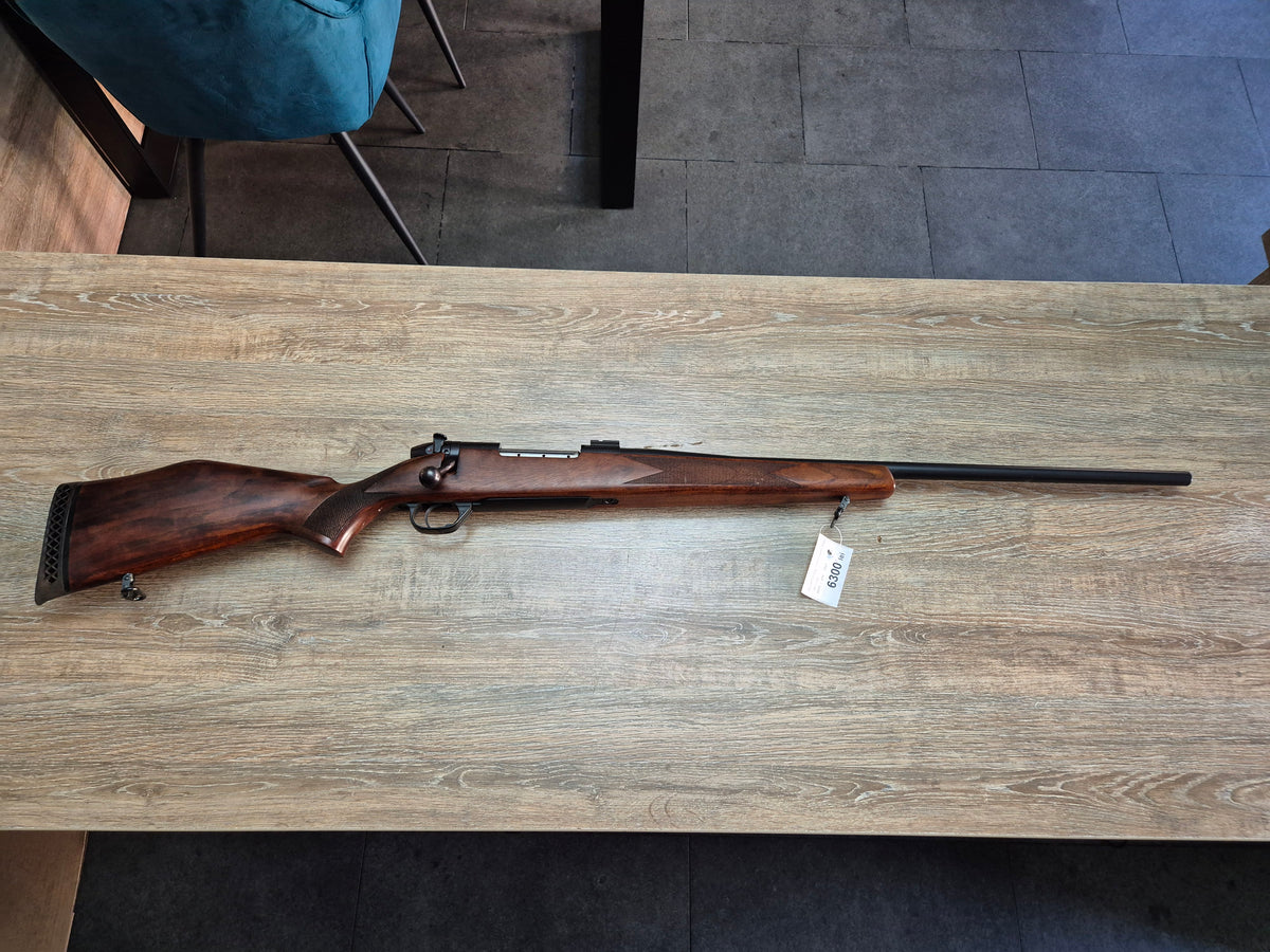 Carabina Weatherby Mark V, cal 7mm rem mag, teava 61cm, lemn