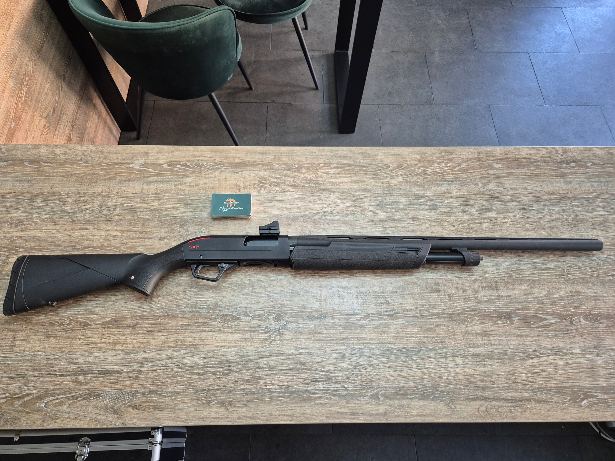 Lisa Pump-Action Winchester SXP Shadow + Red dot GPO