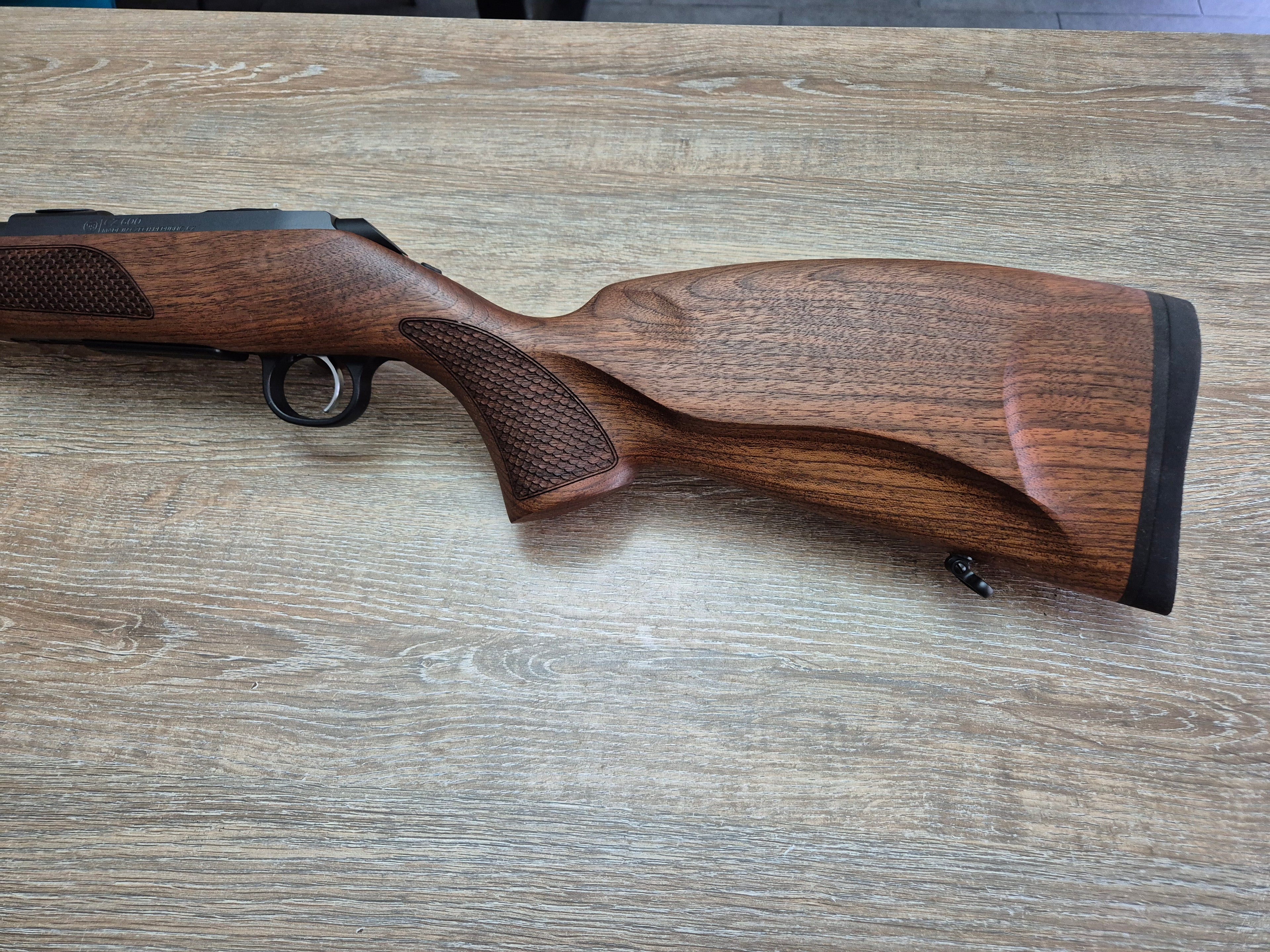 Carabina CZ 600 Lux, cal 223 rem, 51cm, pat lemn, cătări