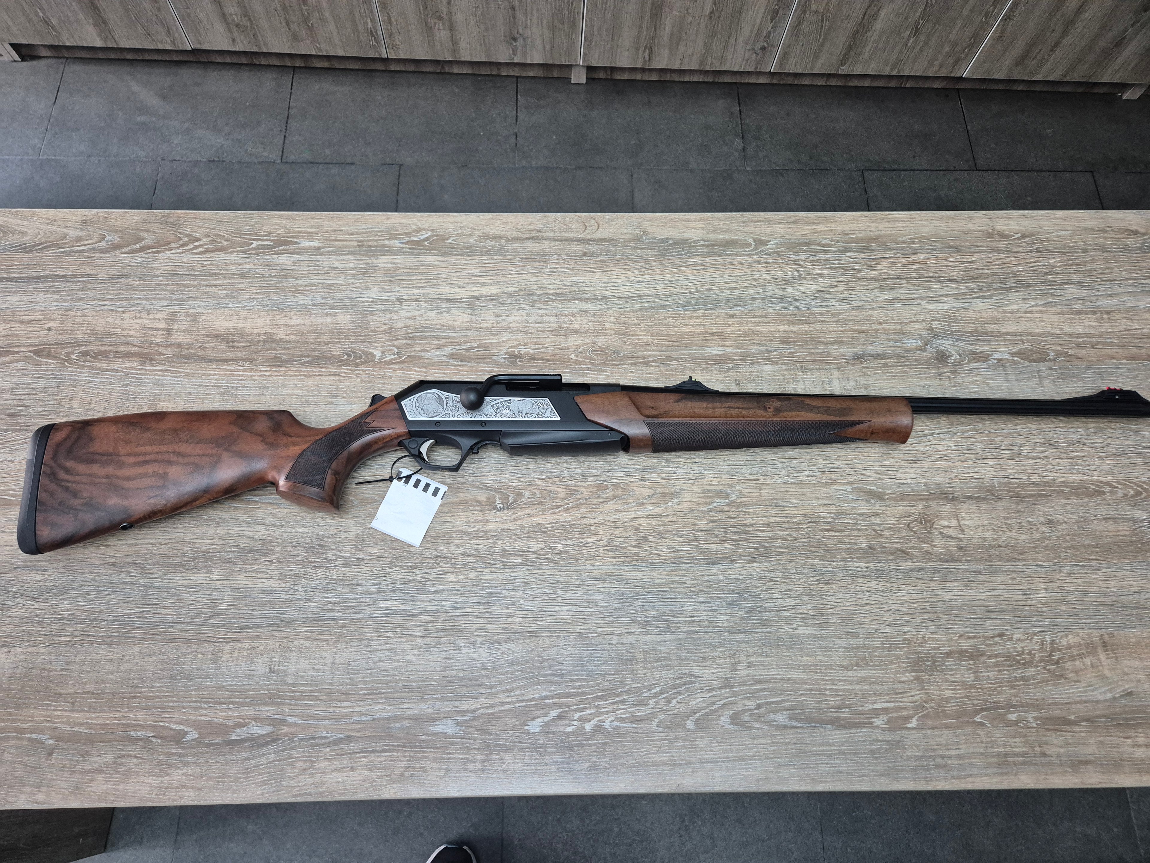 Carabina Browning MARAL, cal 30-06, inchidere liniara, teava fluted 56cm, pat lemn