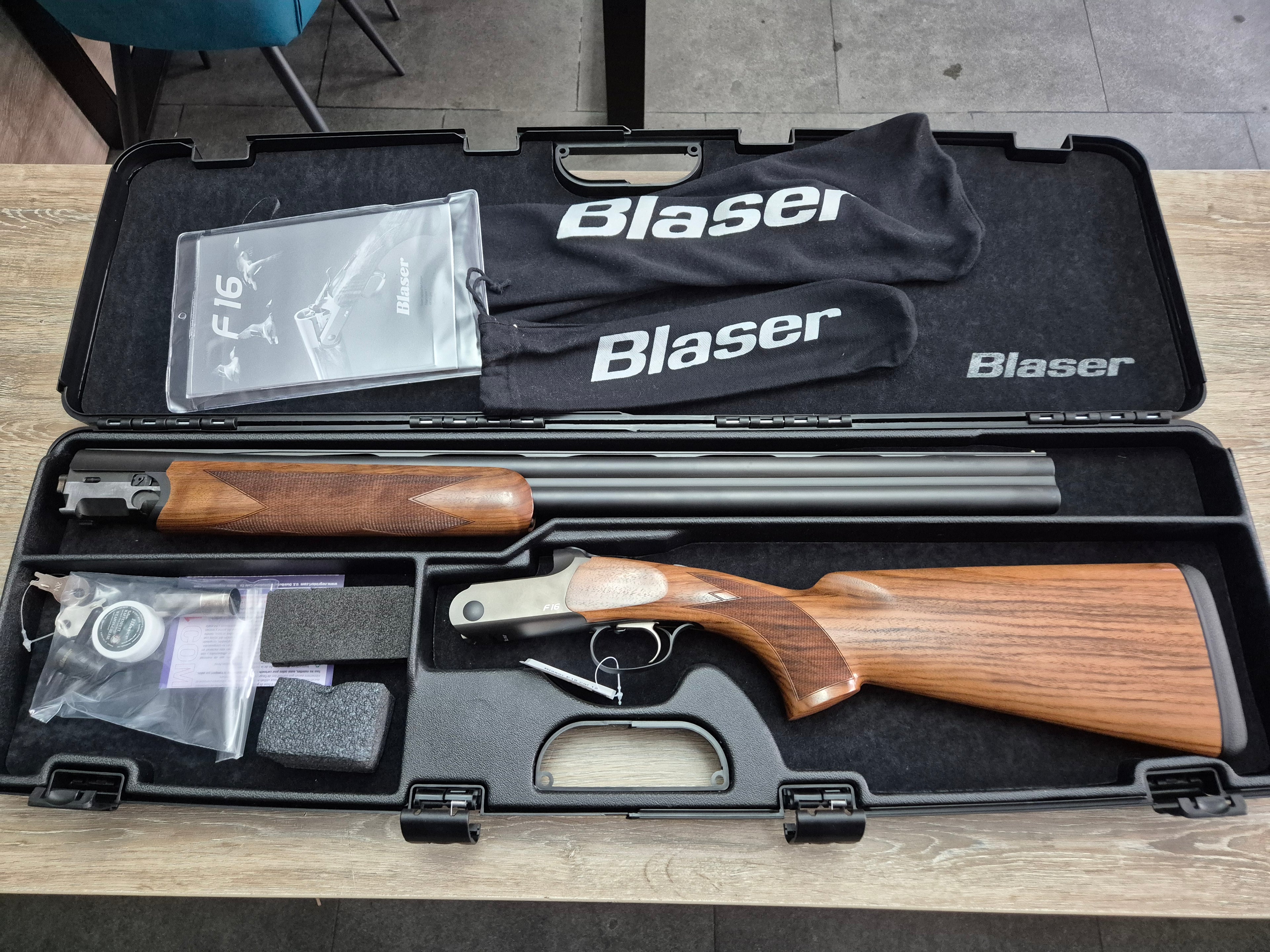 Bock Blaser F16 Game, cal 12/76, tevi 71cm, lemn grad 3