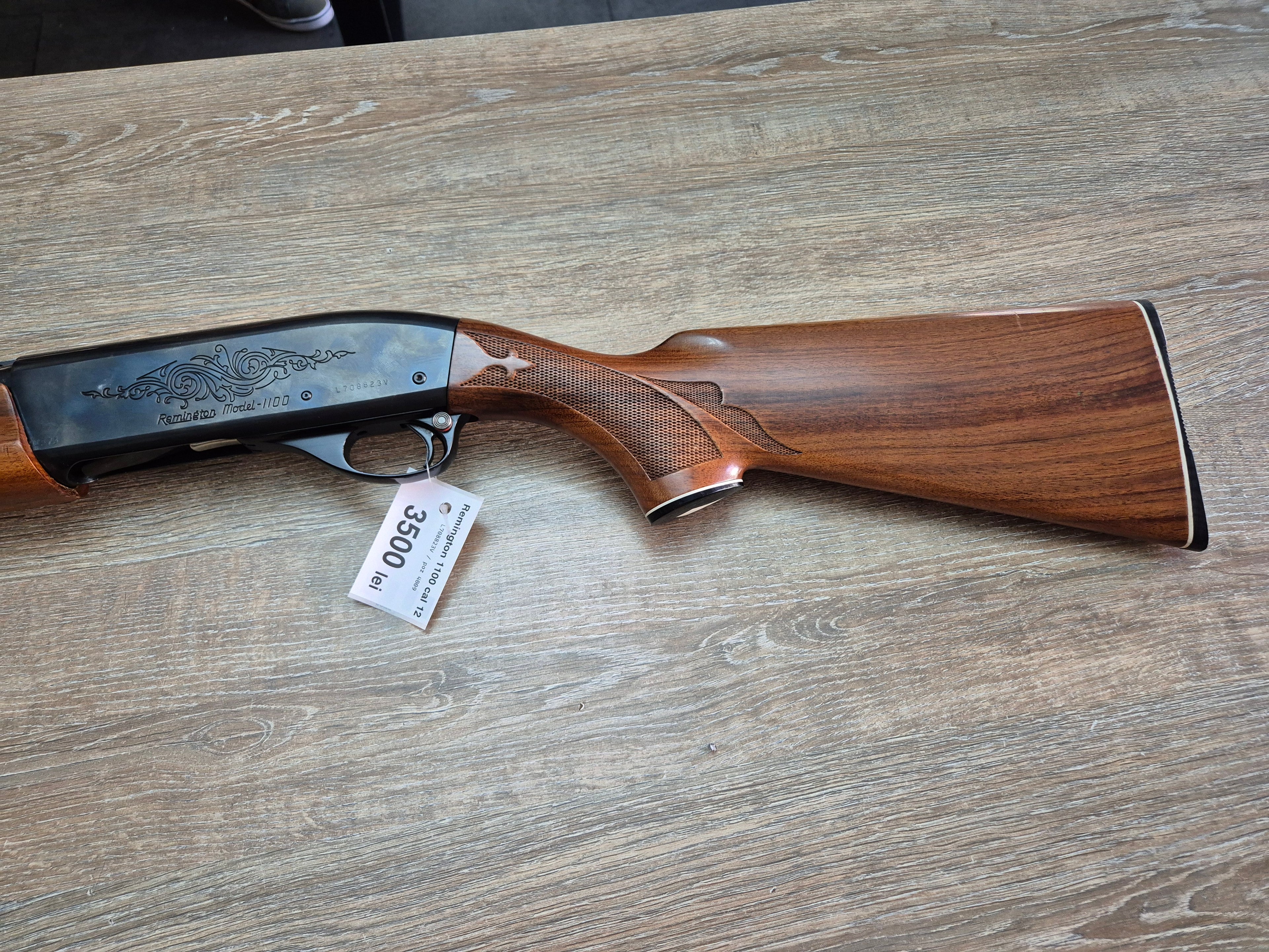 Lisa semiautomata Remington 1100, cal 12, teava 70cm, pat lemn