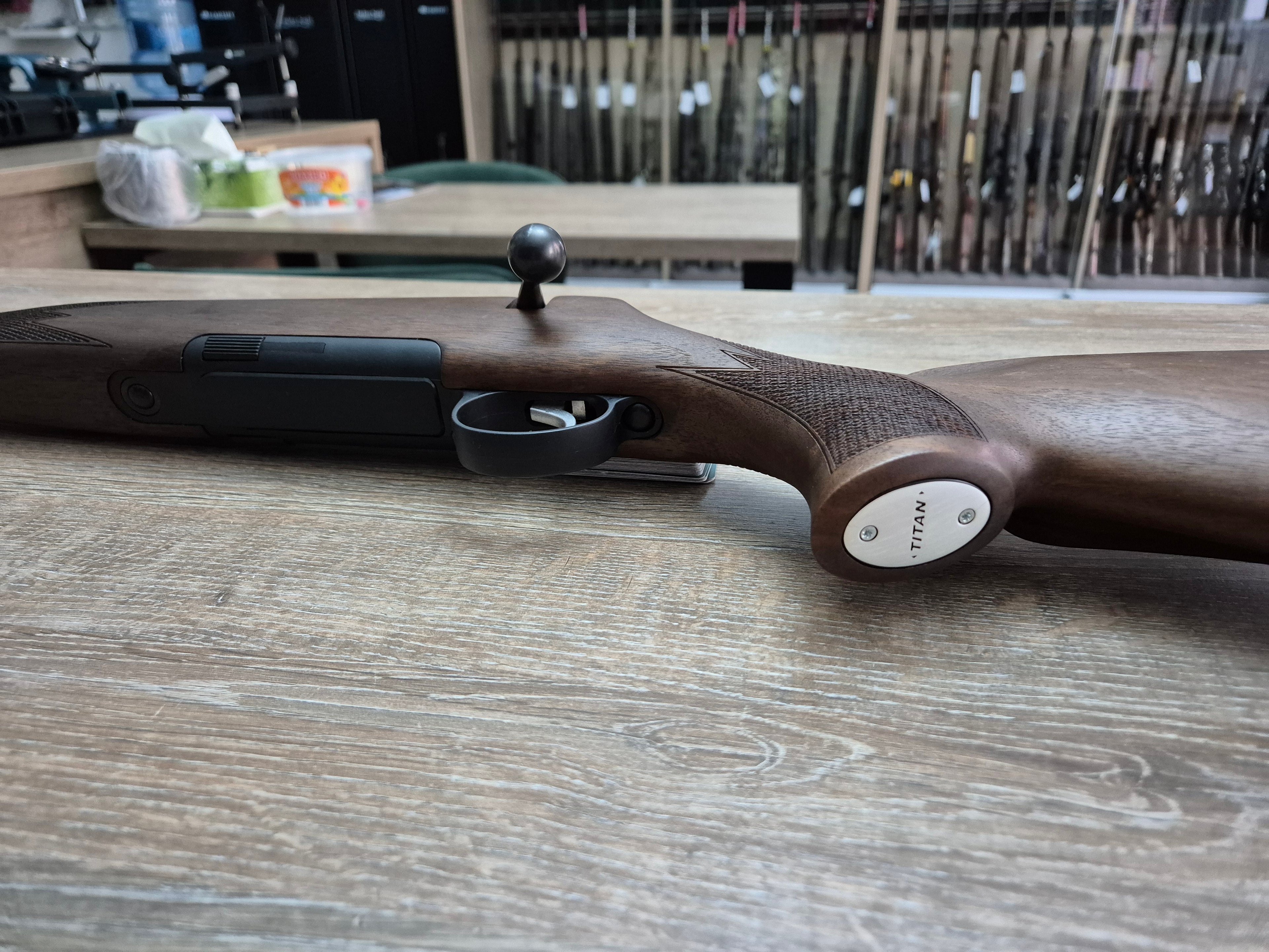 Carabina stangaci Roessler Titan 6, cal 243 win, 56cm, pat lemn