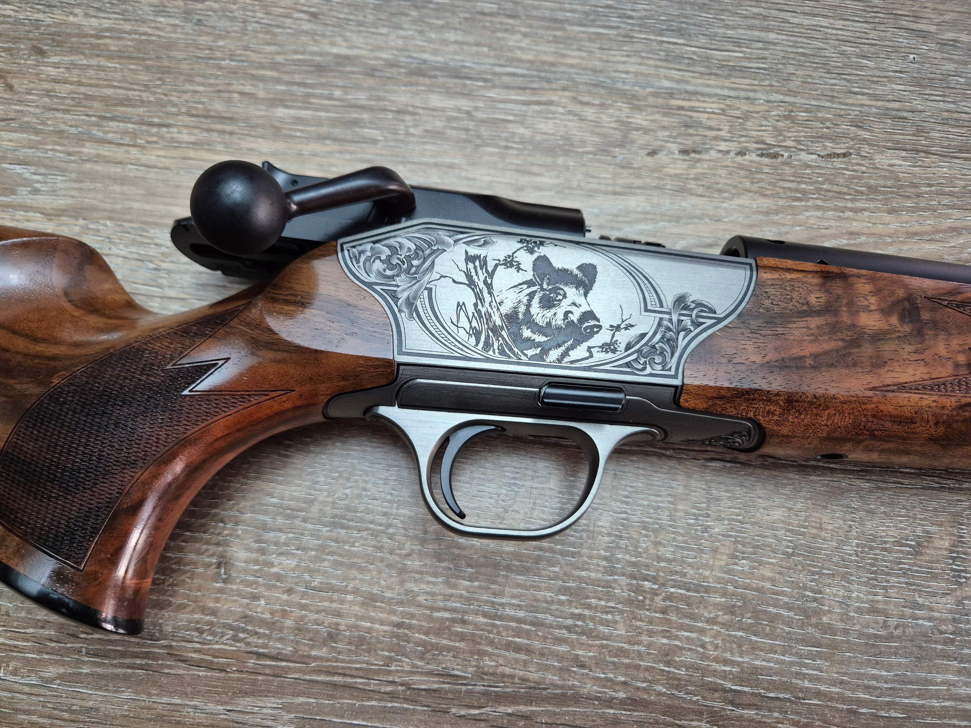 Carabina Blaser R8 Luxus, cal 300 win mag, teava 65 cm, filet