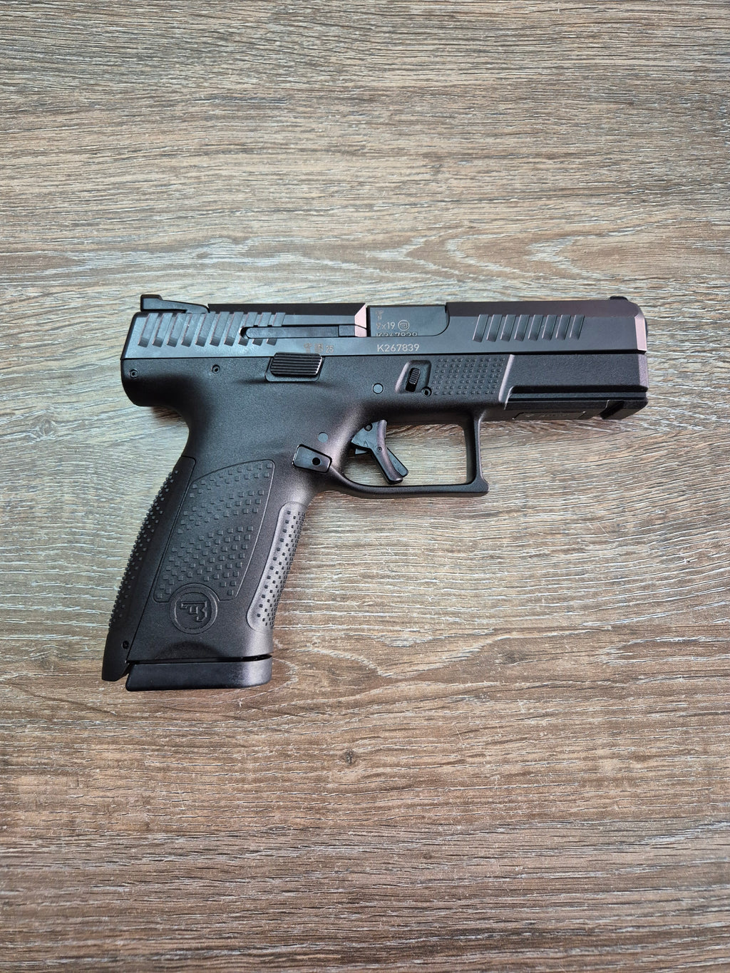 Pistol cu glont CZ P-10 C, cal 9x19