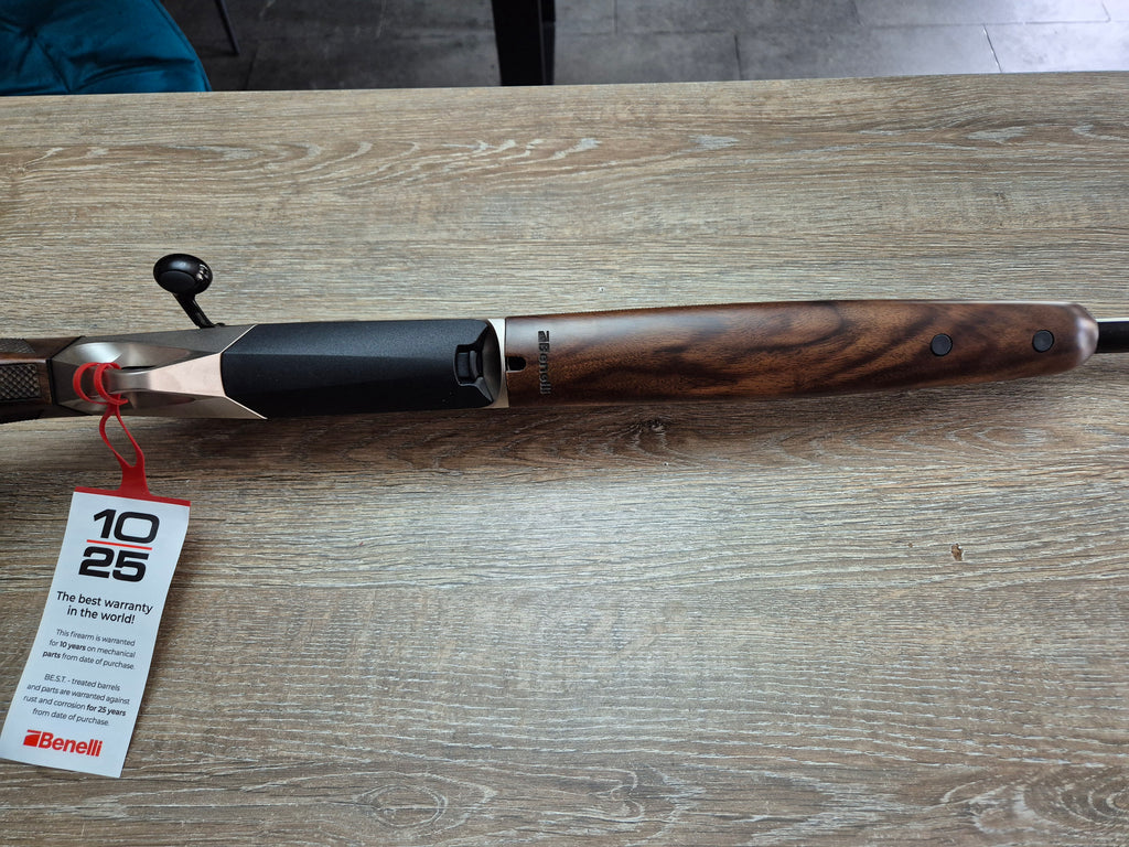 Carabina Benelli Lupo Deluxe cal 300 win mag, 61cm, pat lemn, gravuri