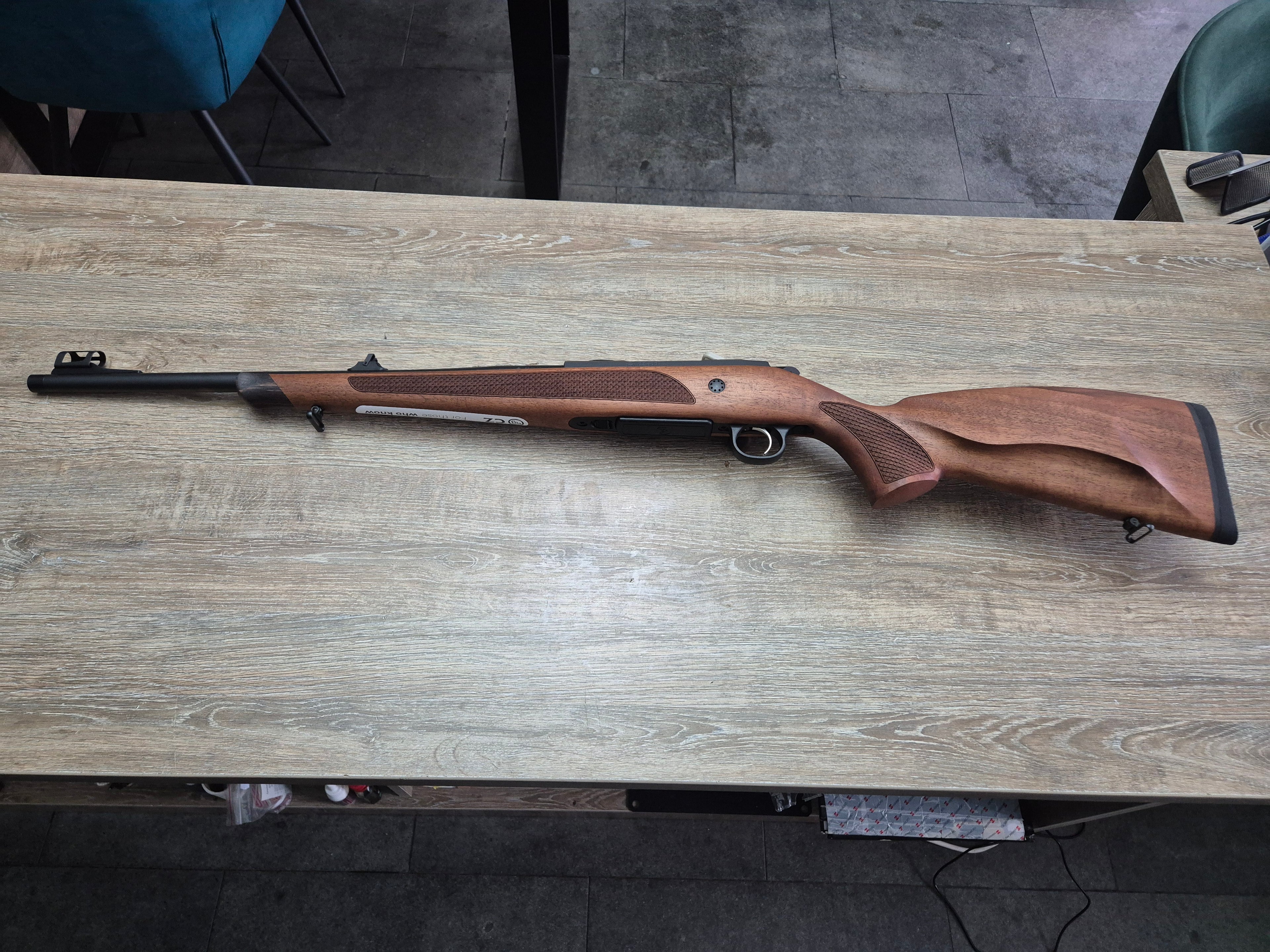Carabina CZ 600 Lux, cal 308 win, 51cm, pat lemn, cătări