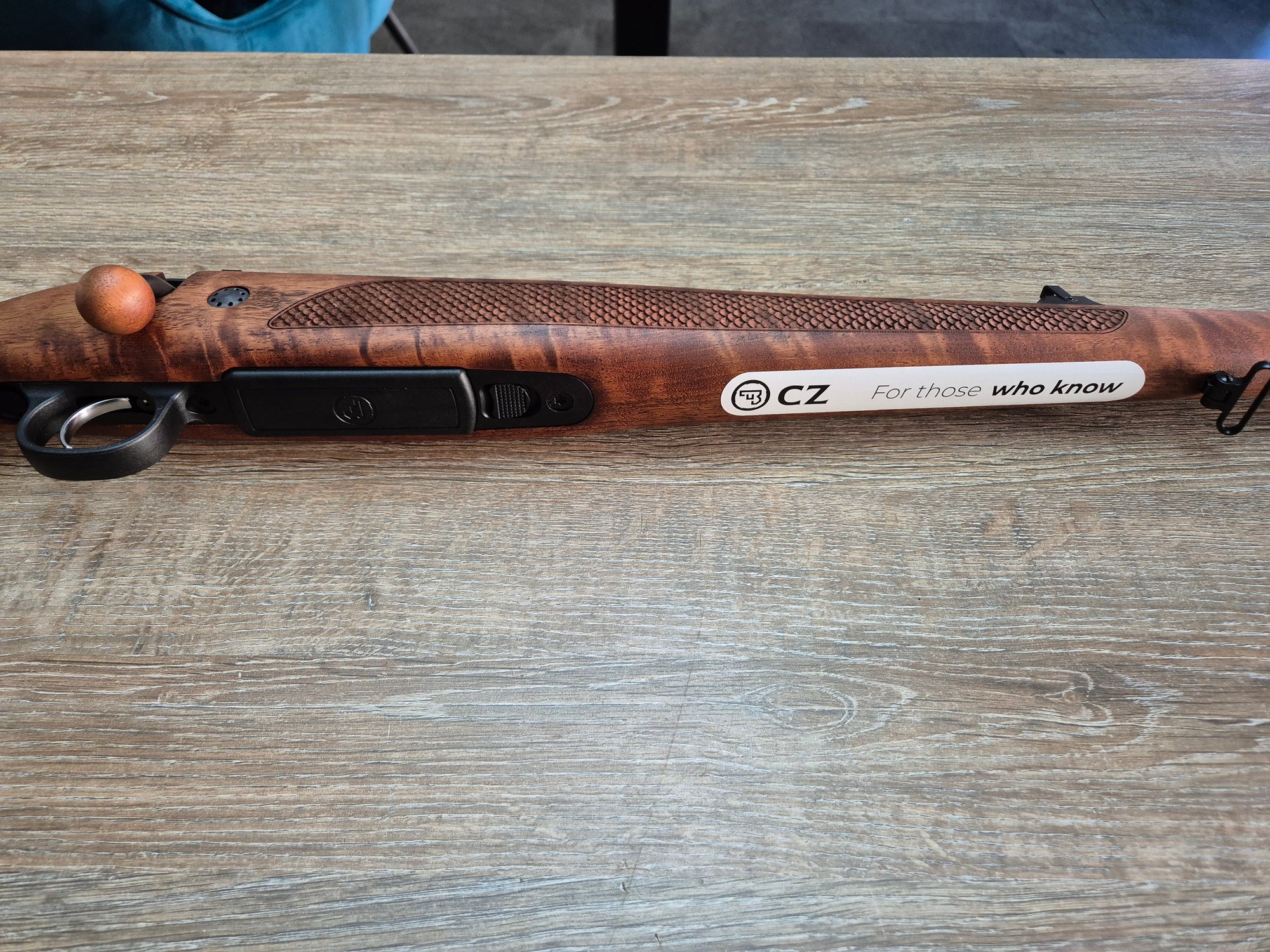 Carabina CZ 600 Lux, cal 308 win, 51cm, pat lemn, cătări