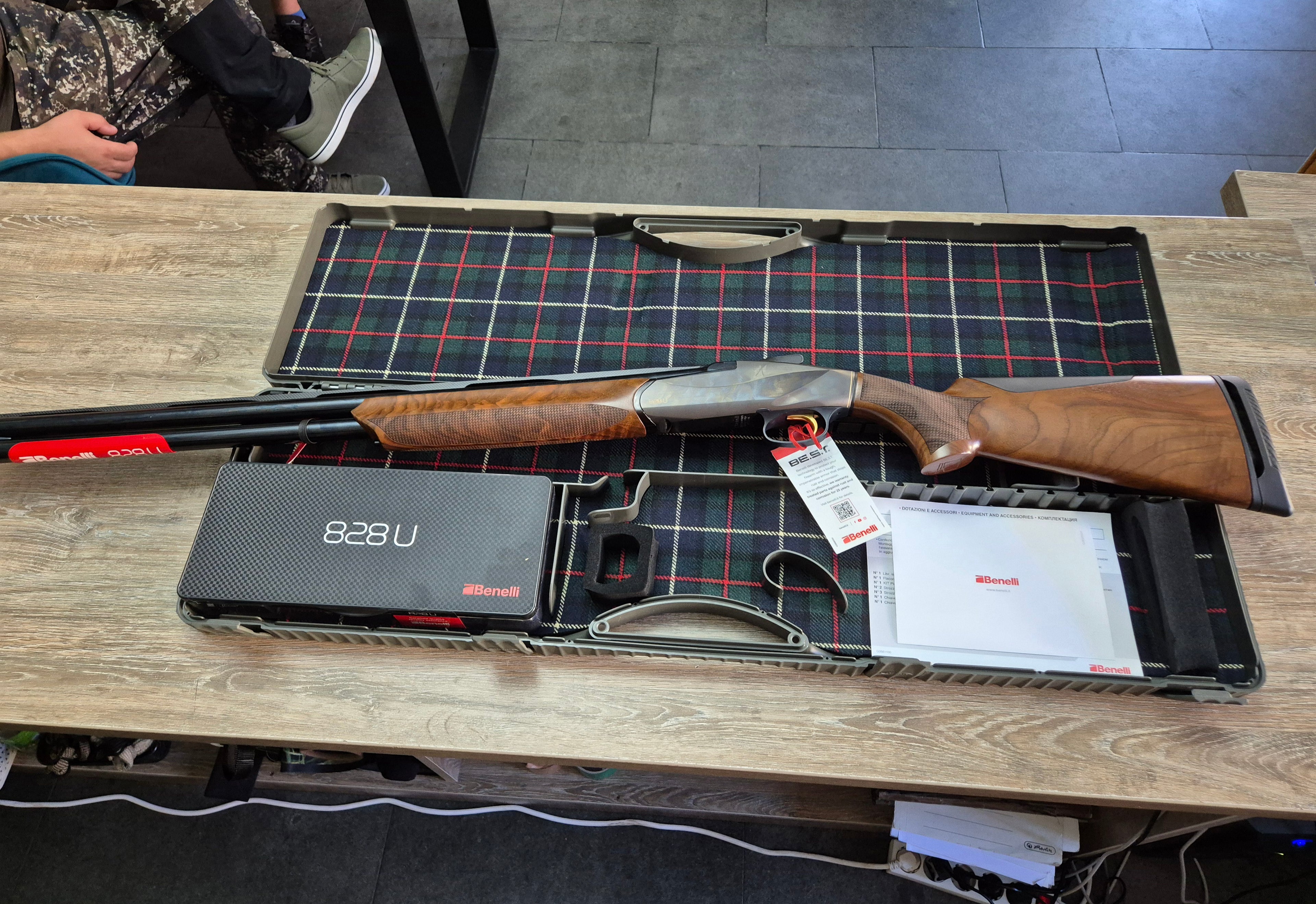 Bock Benelli 828U Black, cal 12/76, 71cm