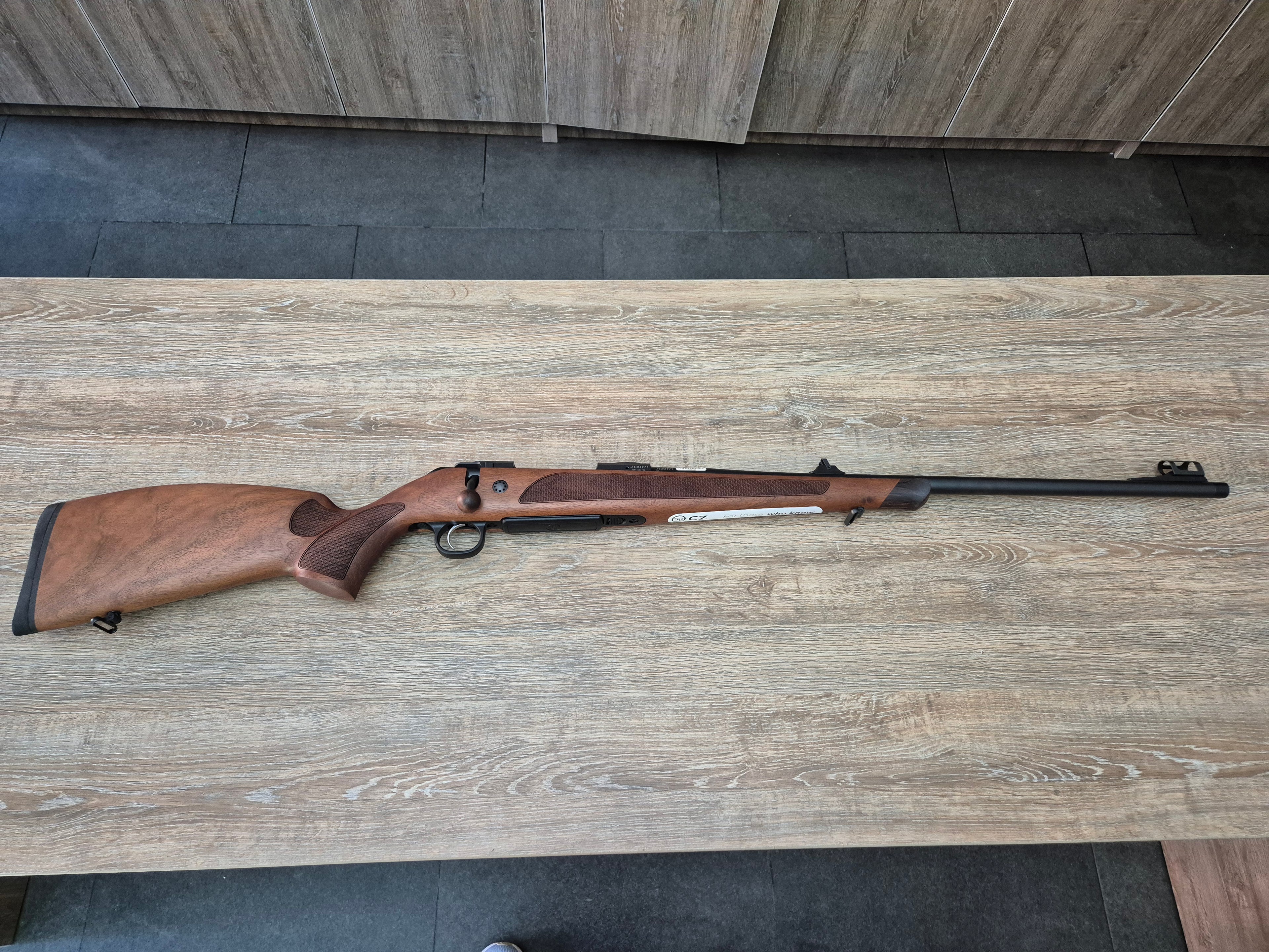 Carabina CZ 600 Lux, cal 300 win mag, 61cm, pat lemn
