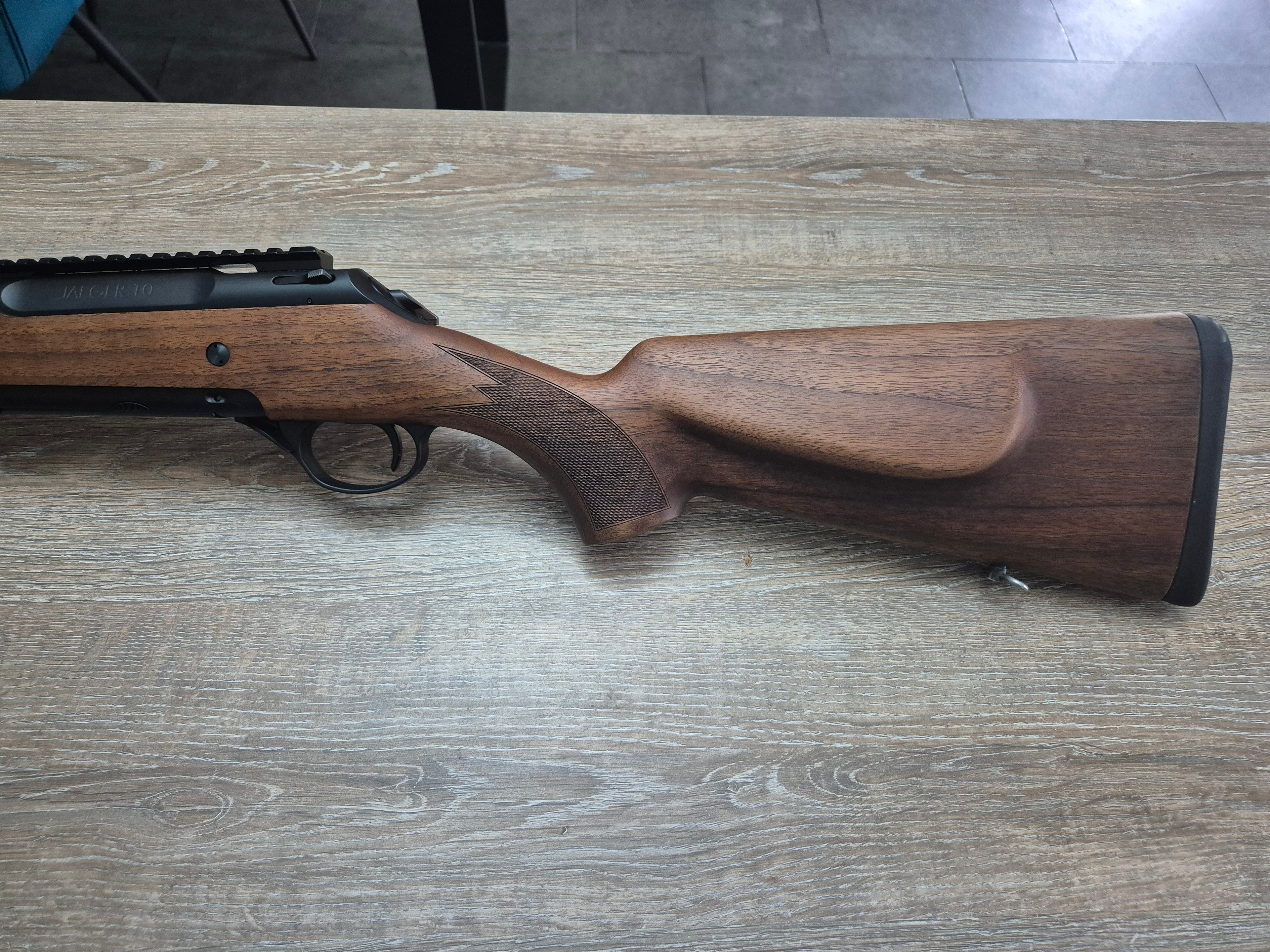 Carabina Haenel Jaeger 10, cal 7x64, 56cm, pat lemn, sina weaver inclusa